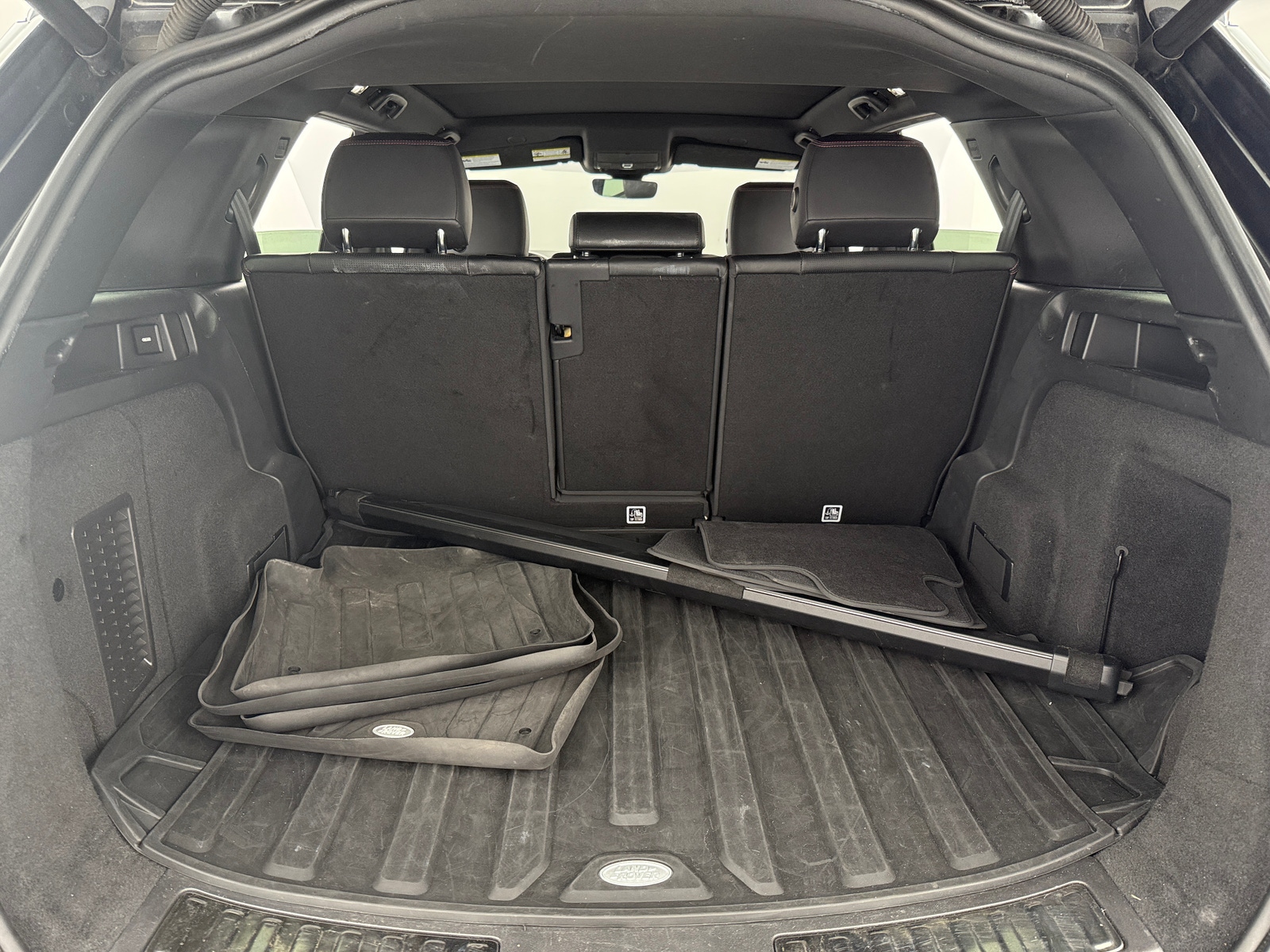 Thumbnail: 2021 Land Rover Discovery Sport - 6