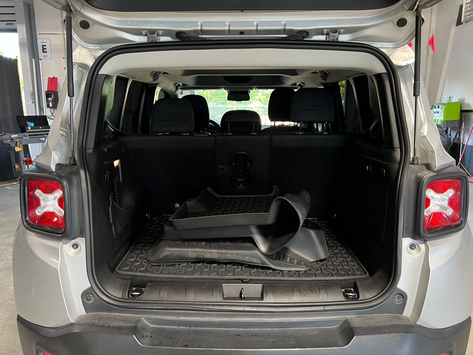 Thumbnail: 2018 Jeep Renegade - 7