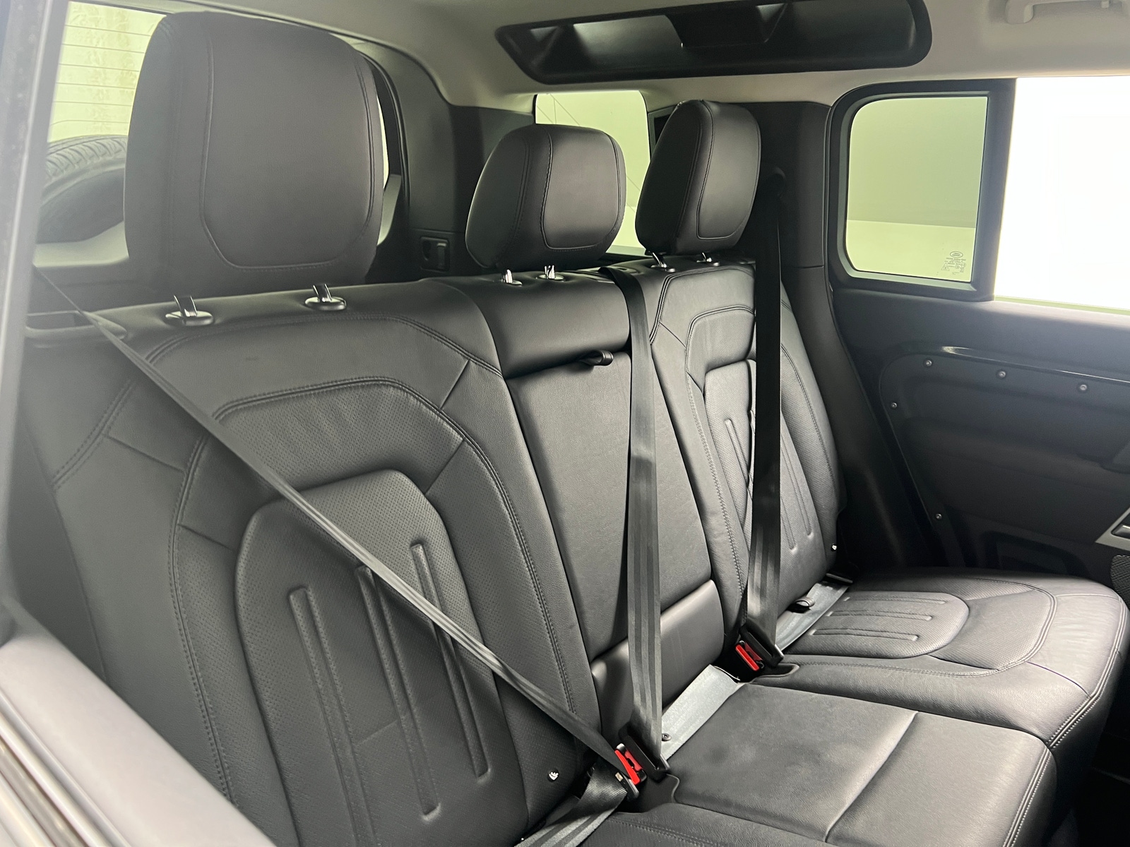 Thumbnail: 2022 Land Rover Defender - 6