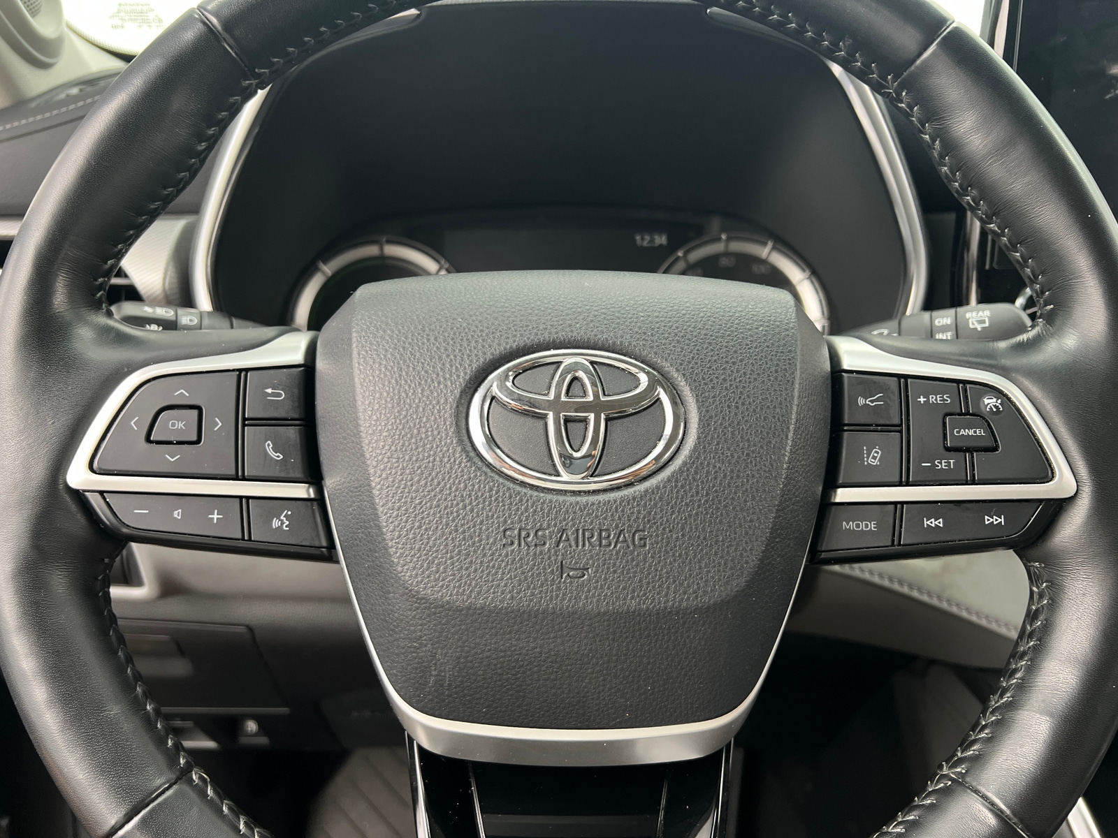 Thumbnail: 2022 Toyota Highlander - 4