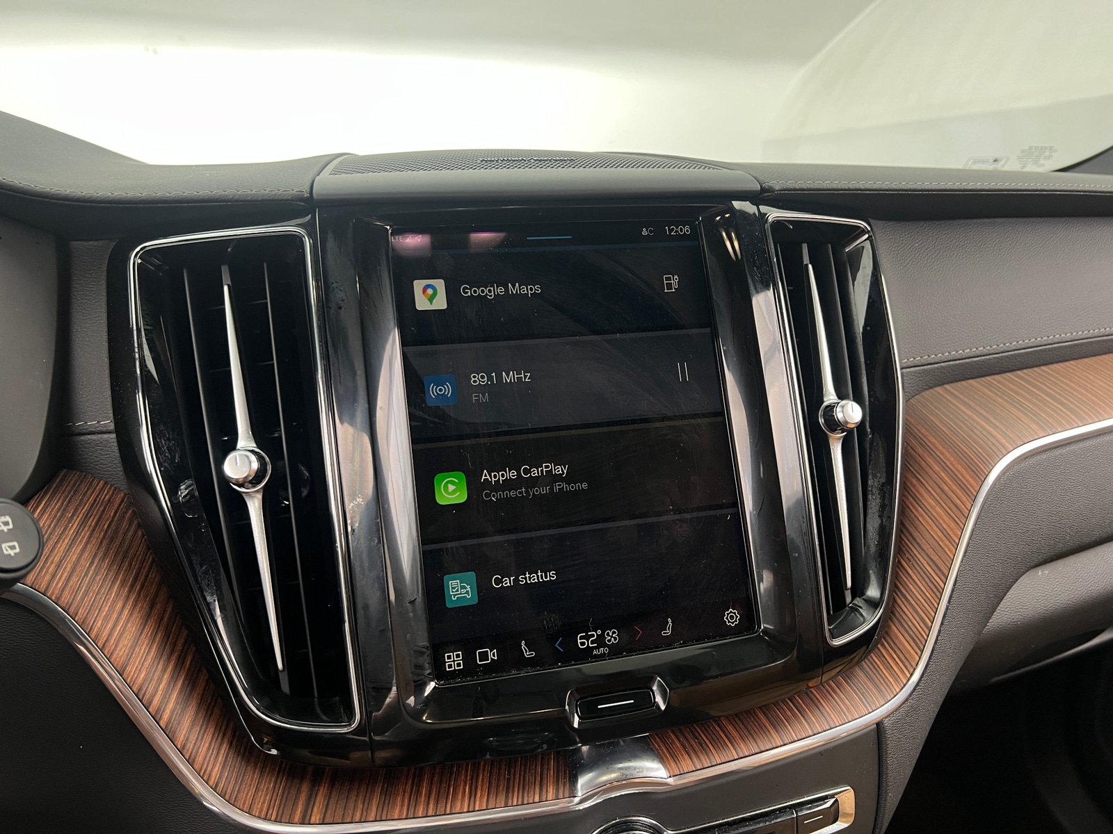 Thumbnail: 2025 Volvo XC60 - 3