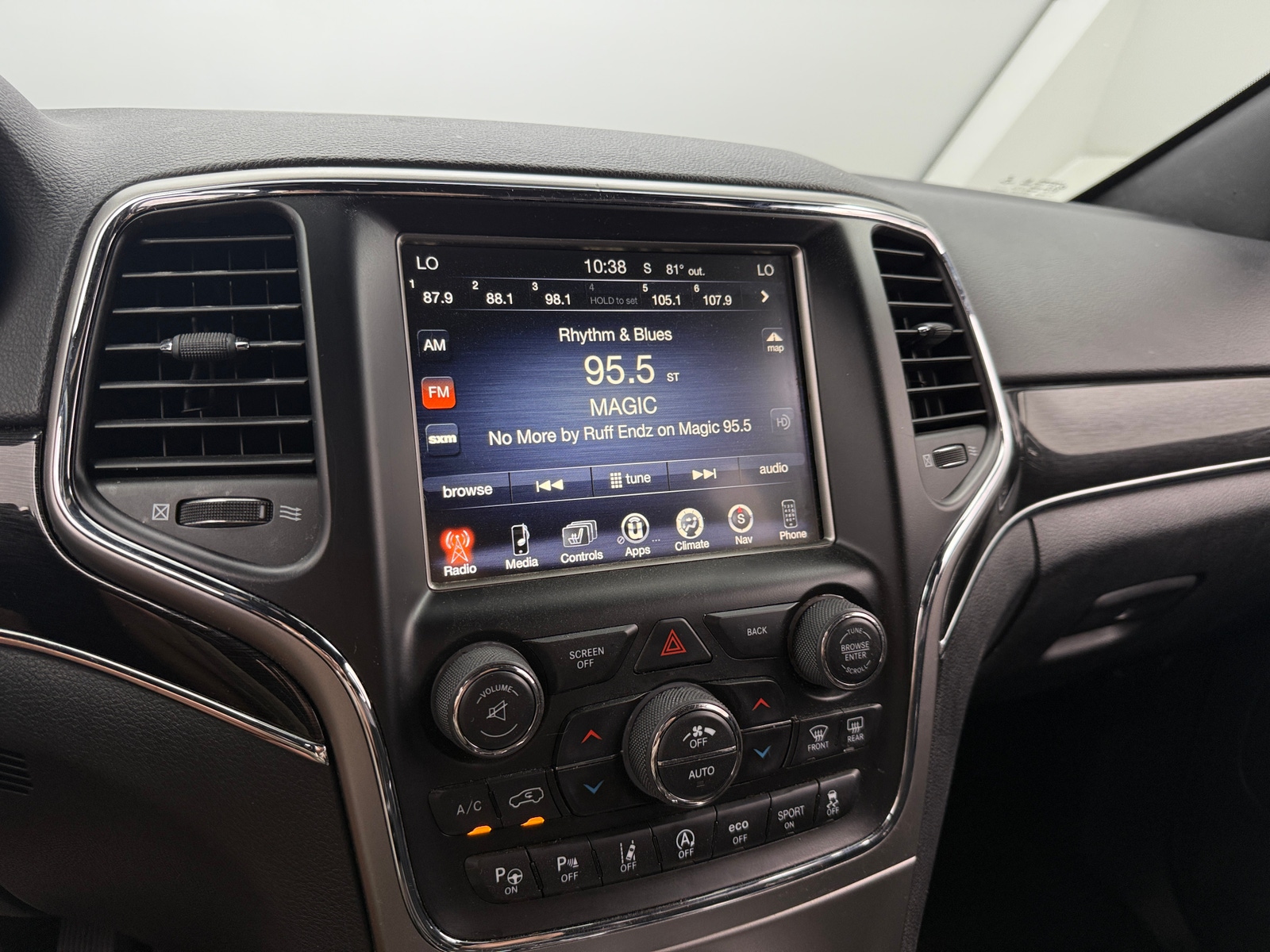 Thumbnail: 2017 Jeep Grand Cherokee - 4