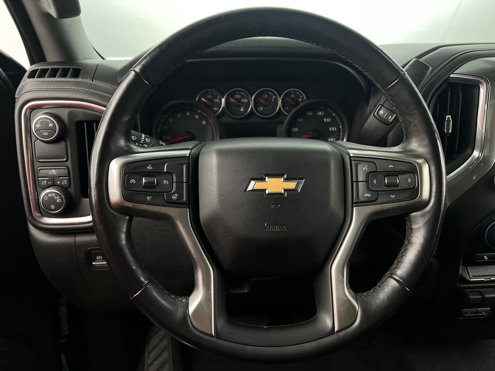 Thumbnail: 2019 Chevrolet Silverado 1500 - 4