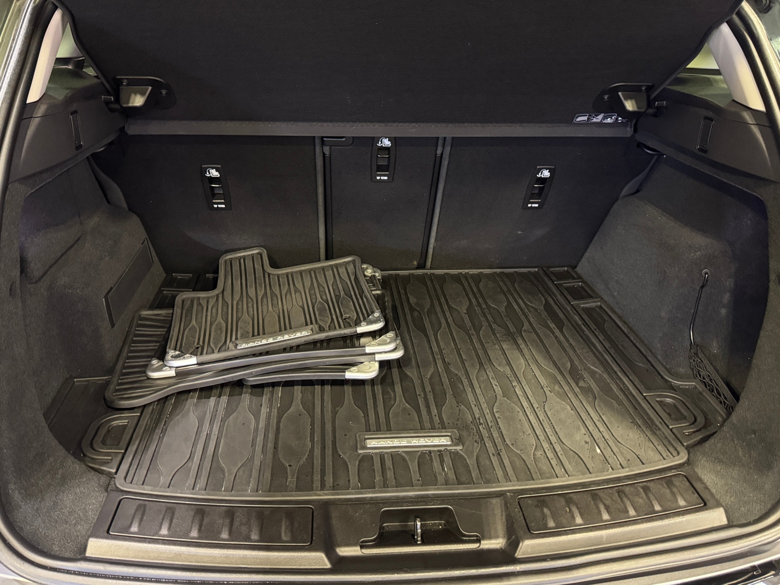 Thumbnail: 2020 Land Rover Range Rover Evoque - 6