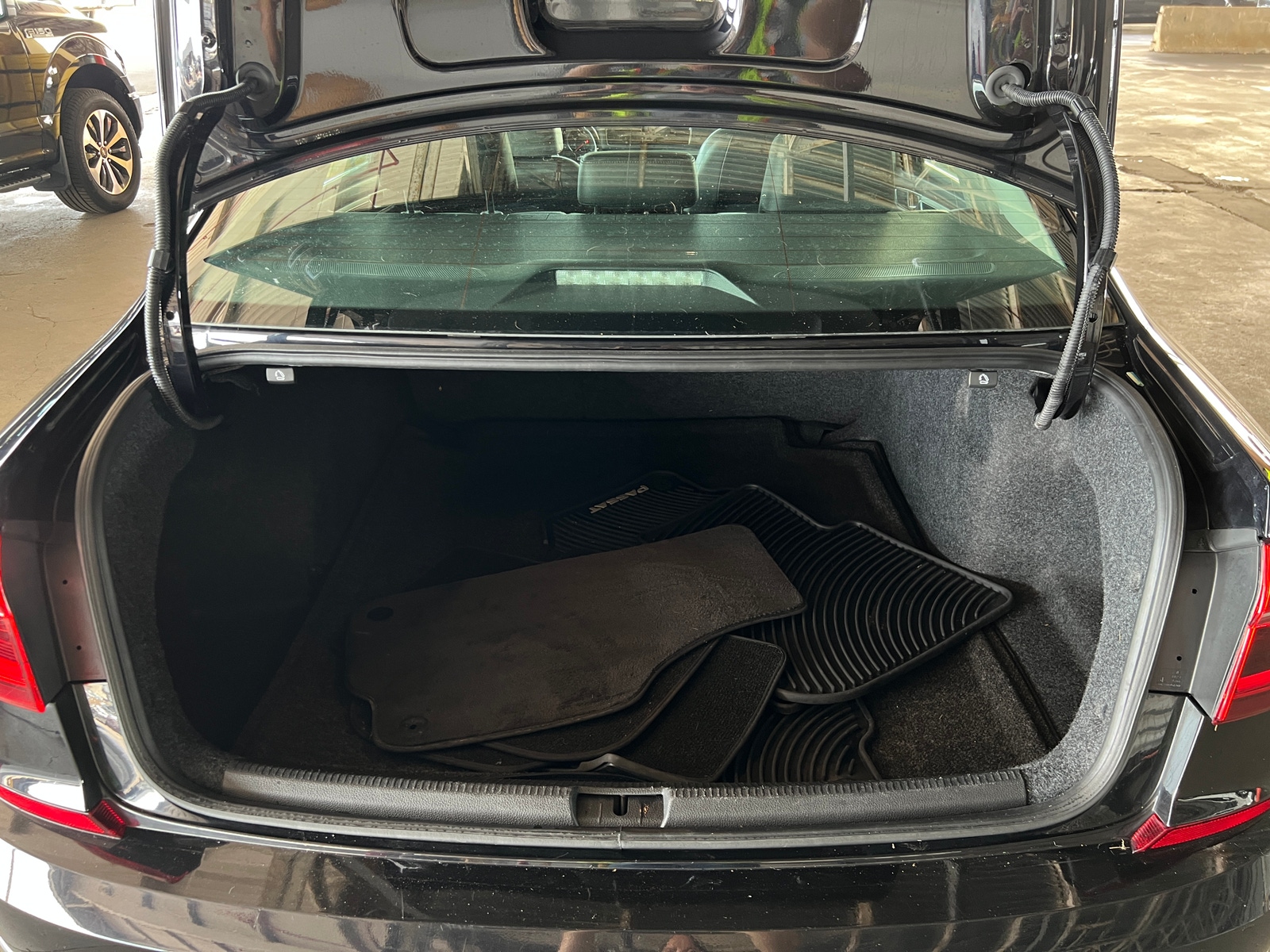 Thumbnail: 2018 Volkswagen Passat - 7