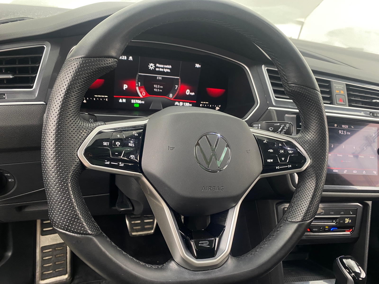 Thumbnail: 2022 Volkswagen Tiguan - 4
