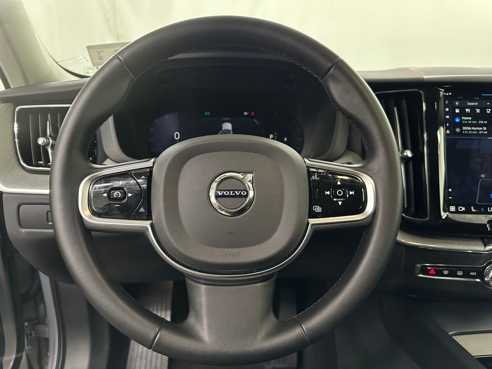 Thumbnail: 2025 Volvo XC60 - 4