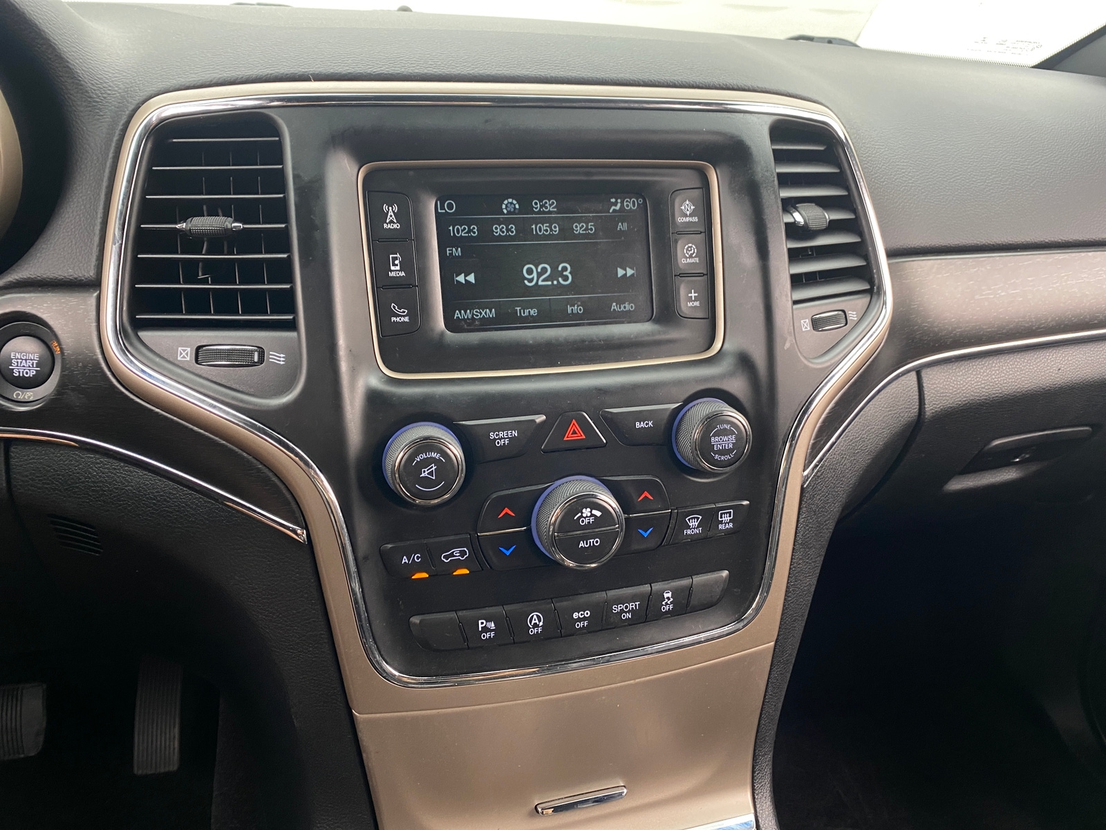 Thumbnail: 2017 Jeep Grand Cherokee - 3