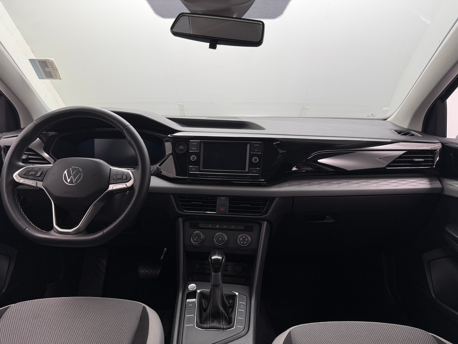 Thumbnail: 2022 Volkswagen Taos - 3