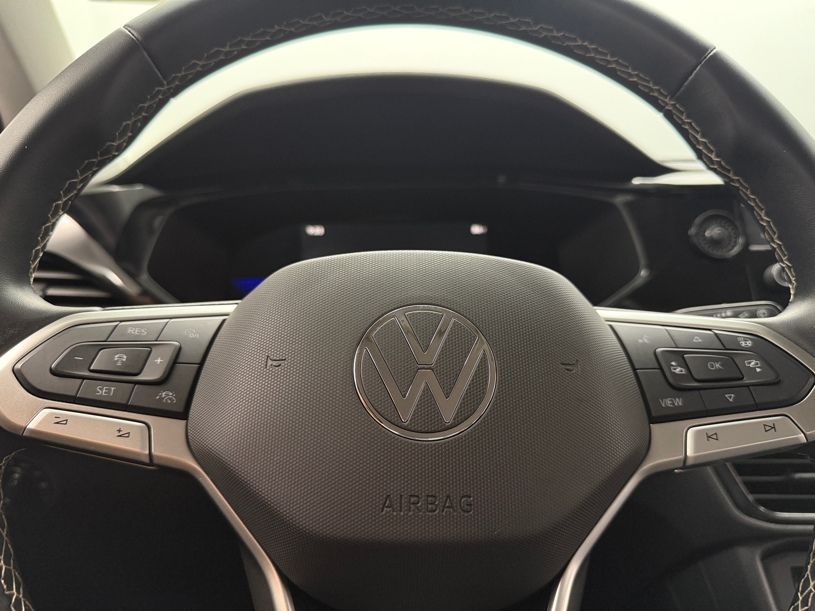 Thumbnail: 2022 Volkswagen Taos - 5