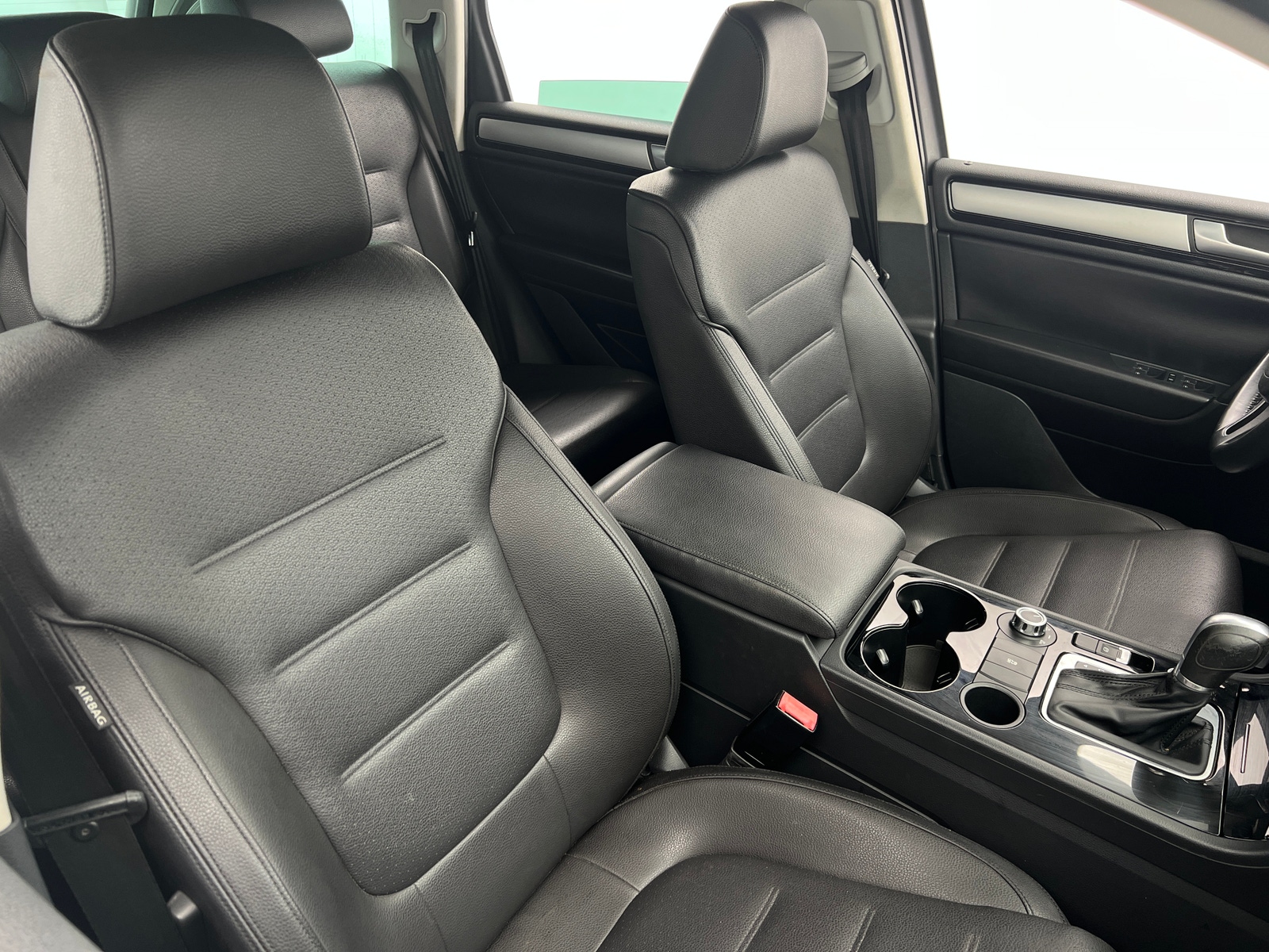 Thumbnail: 2014 Volkswagen Touareg - 2