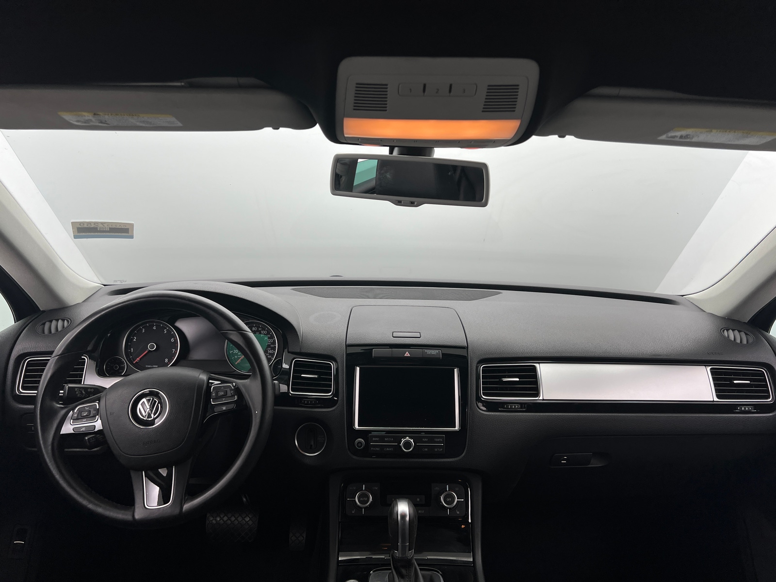 Thumbnail: 2014 Volkswagen Touareg - 3