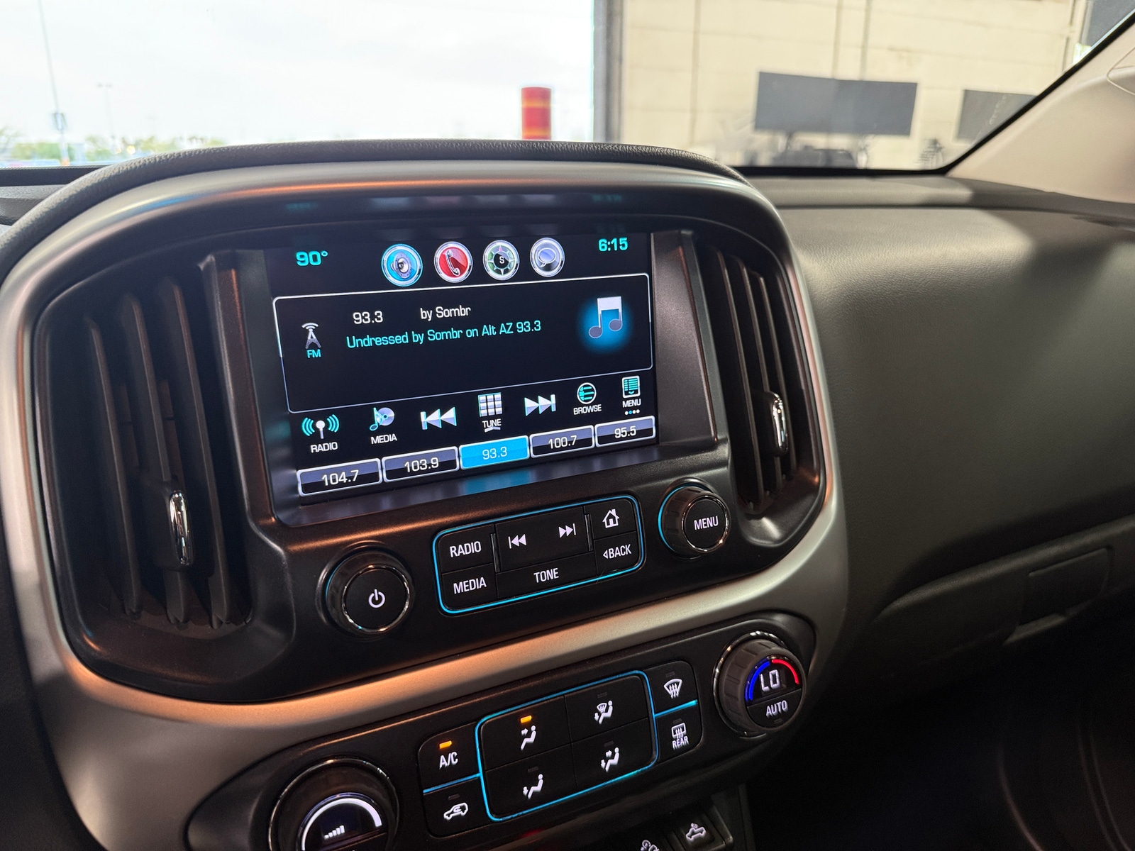 Thumbnail: 2017 Chevrolet Colorado - 3