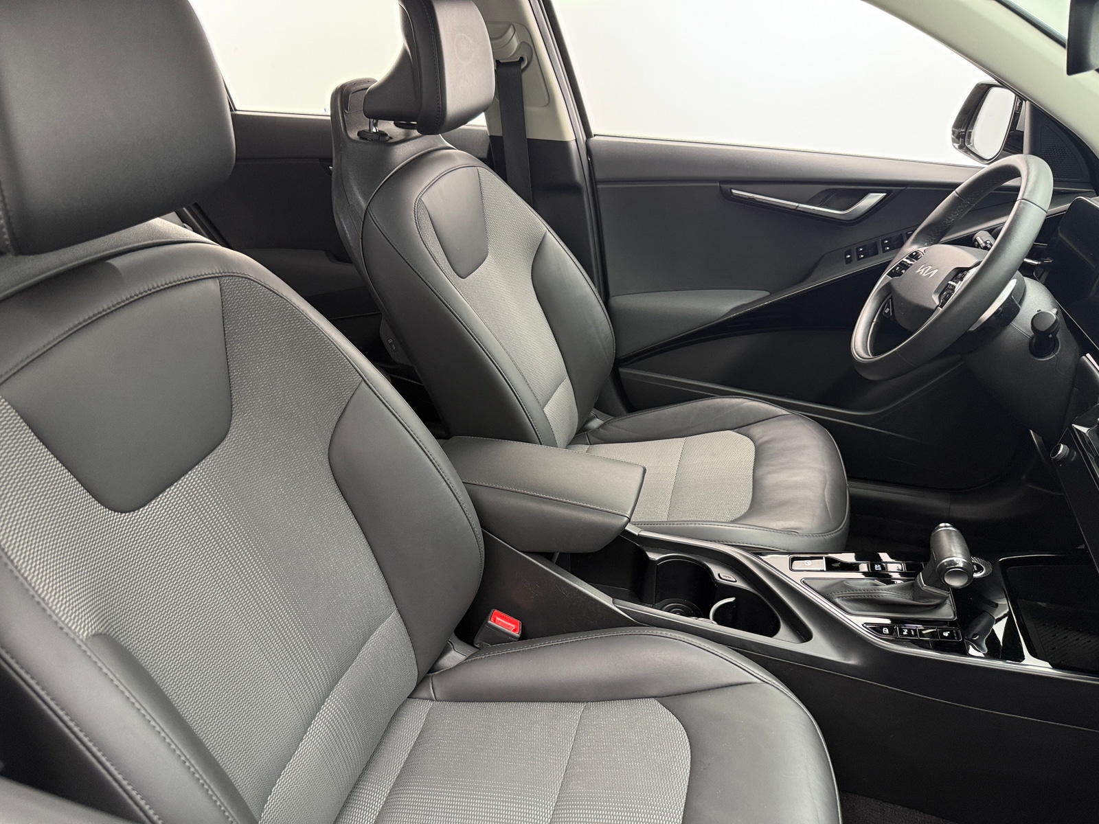 Thumbnail: 2023 Kia Niro - 2