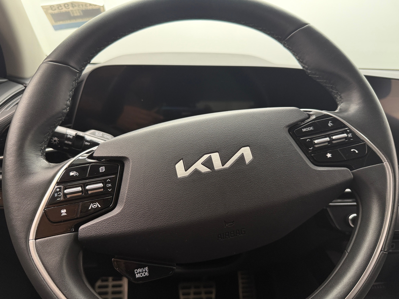 Thumbnail: 2023 Kia Niro - 5