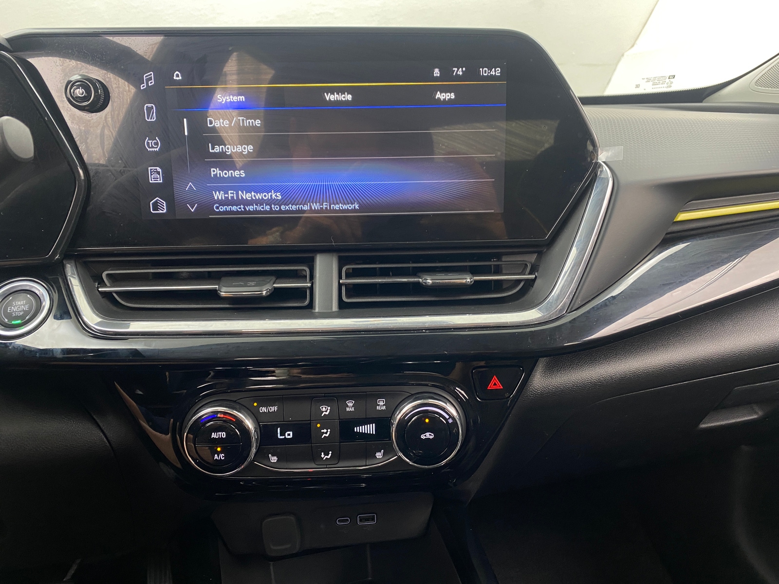 Thumbnail: 2025 Chevrolet Trax - 3
