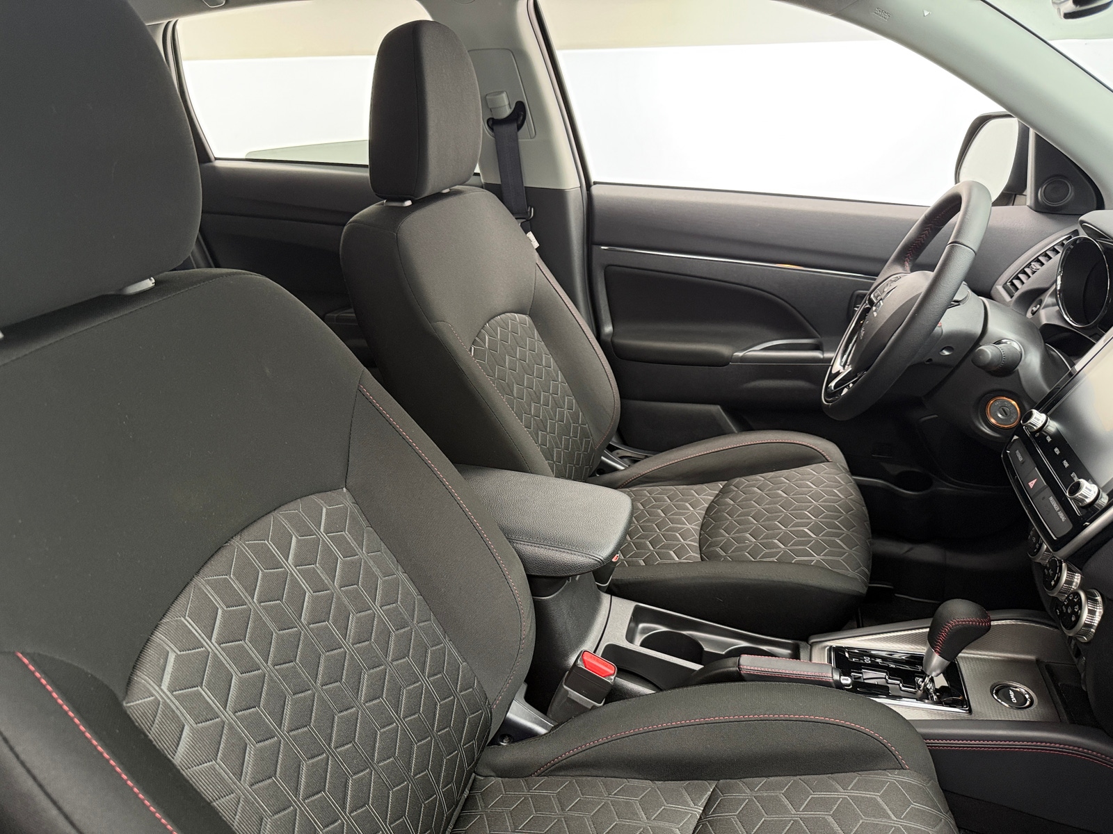 Thumbnail: 2024 Mitsubishi Outlander Sport - 2