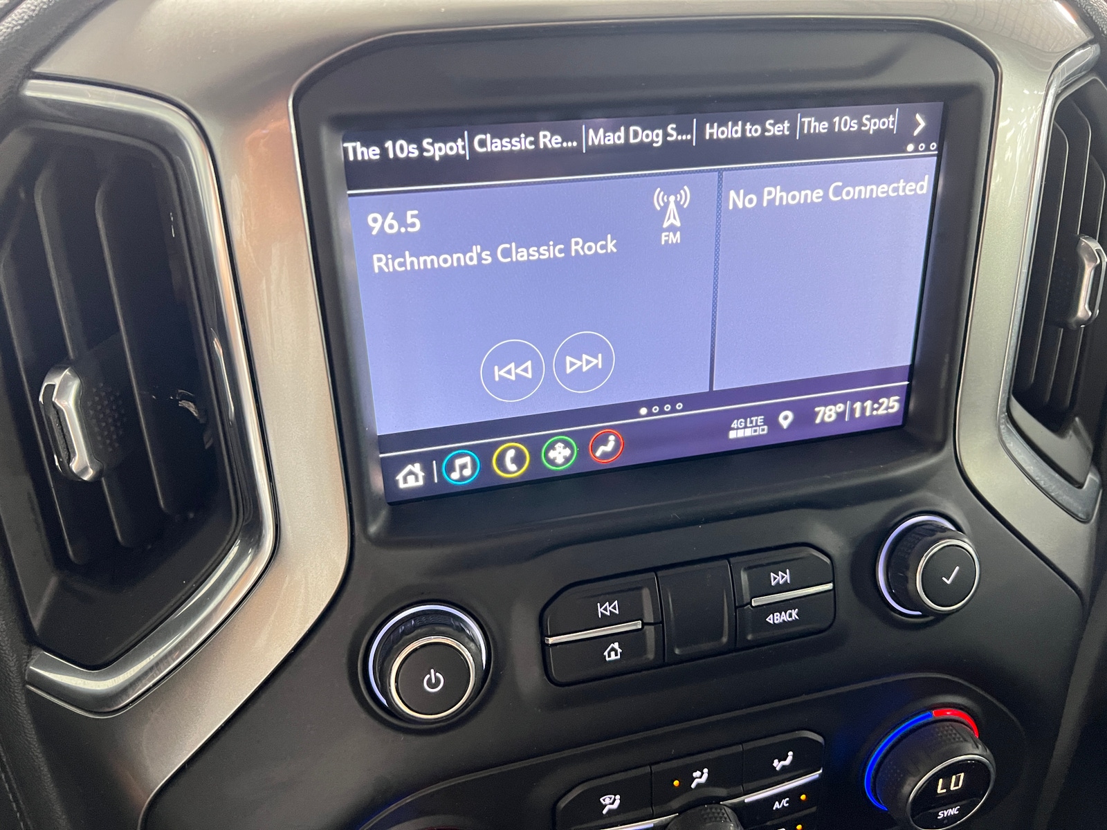 Thumbnail: 2019 Chevrolet Silverado 1500 - 4