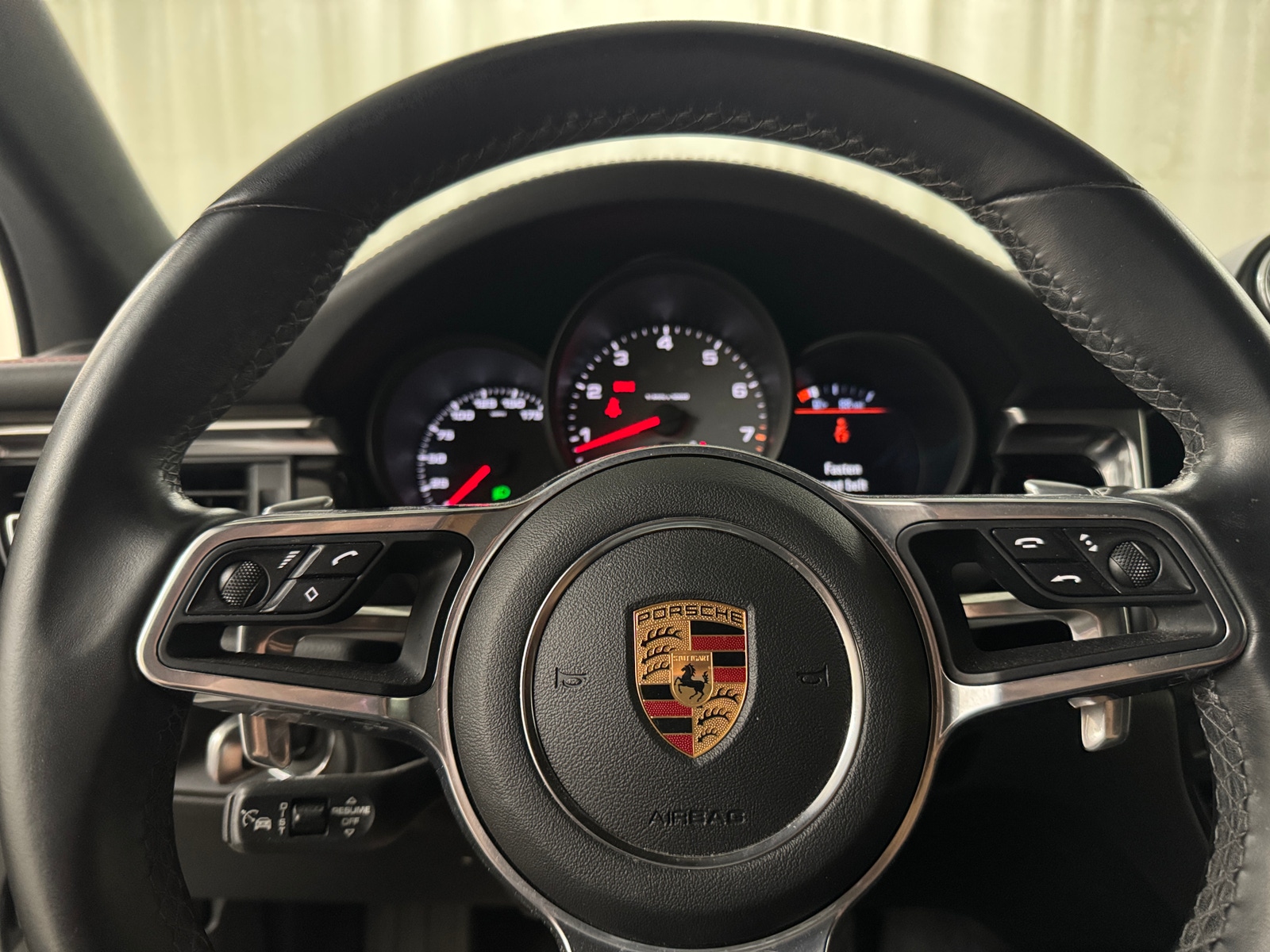 Thumbnail: 2020 Porsche Macan - 4