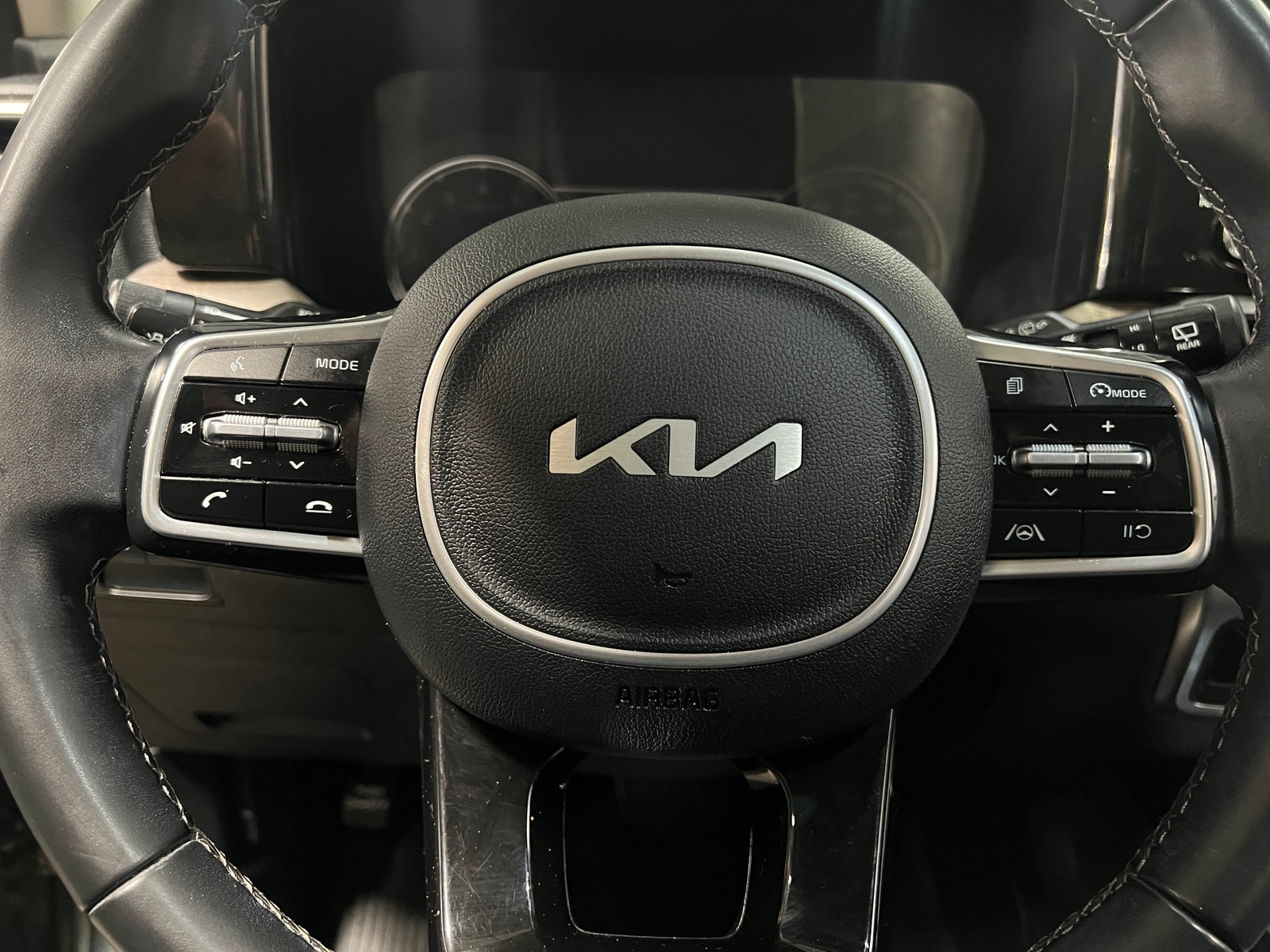 Thumbnail: 2022 Kia Sorento - 4