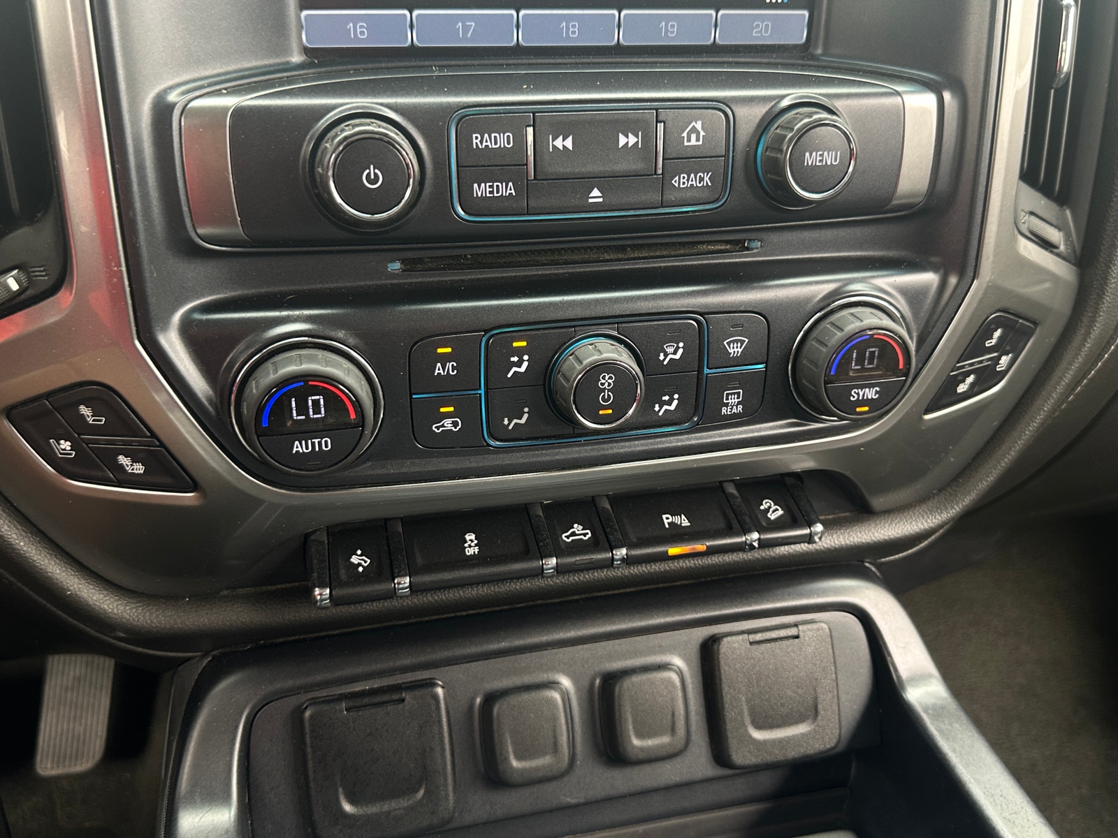 Thumbnail: 2017 Chevrolet Silverado 1500 - 3