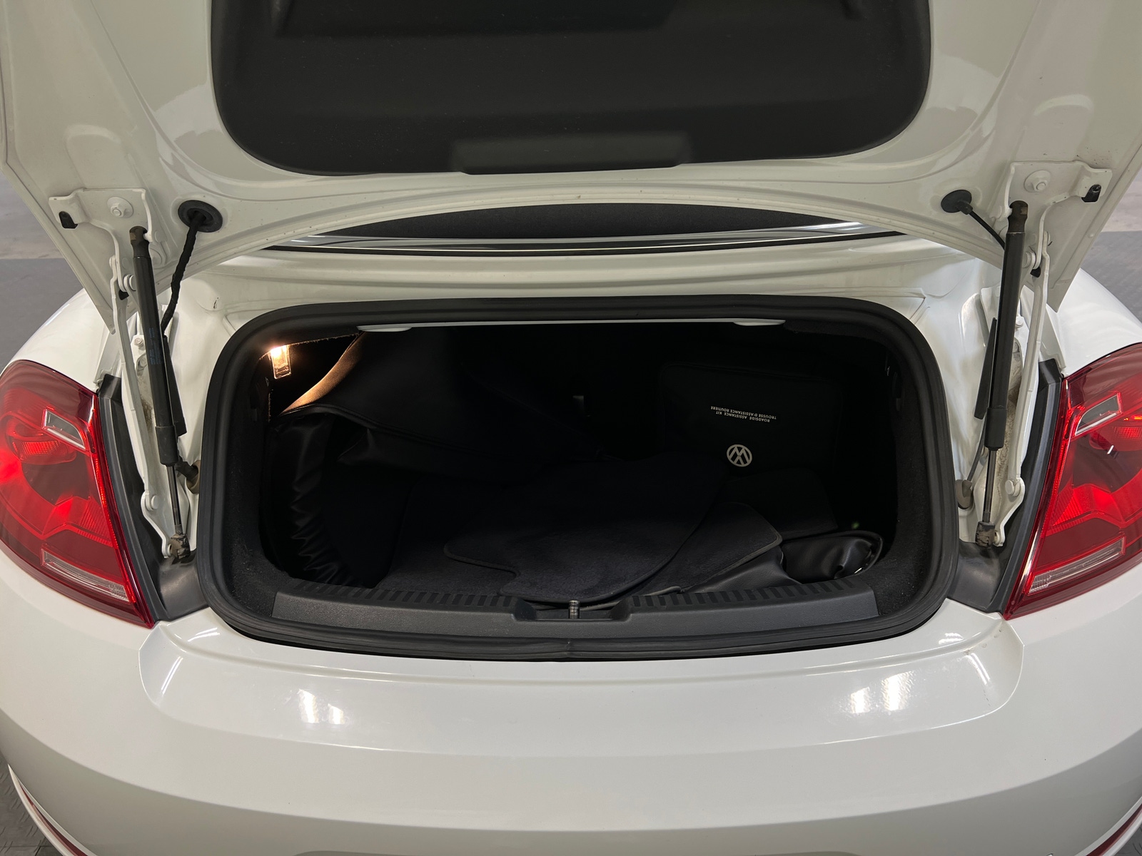 Thumbnail: 2019 Volkswagen Beetle - 6