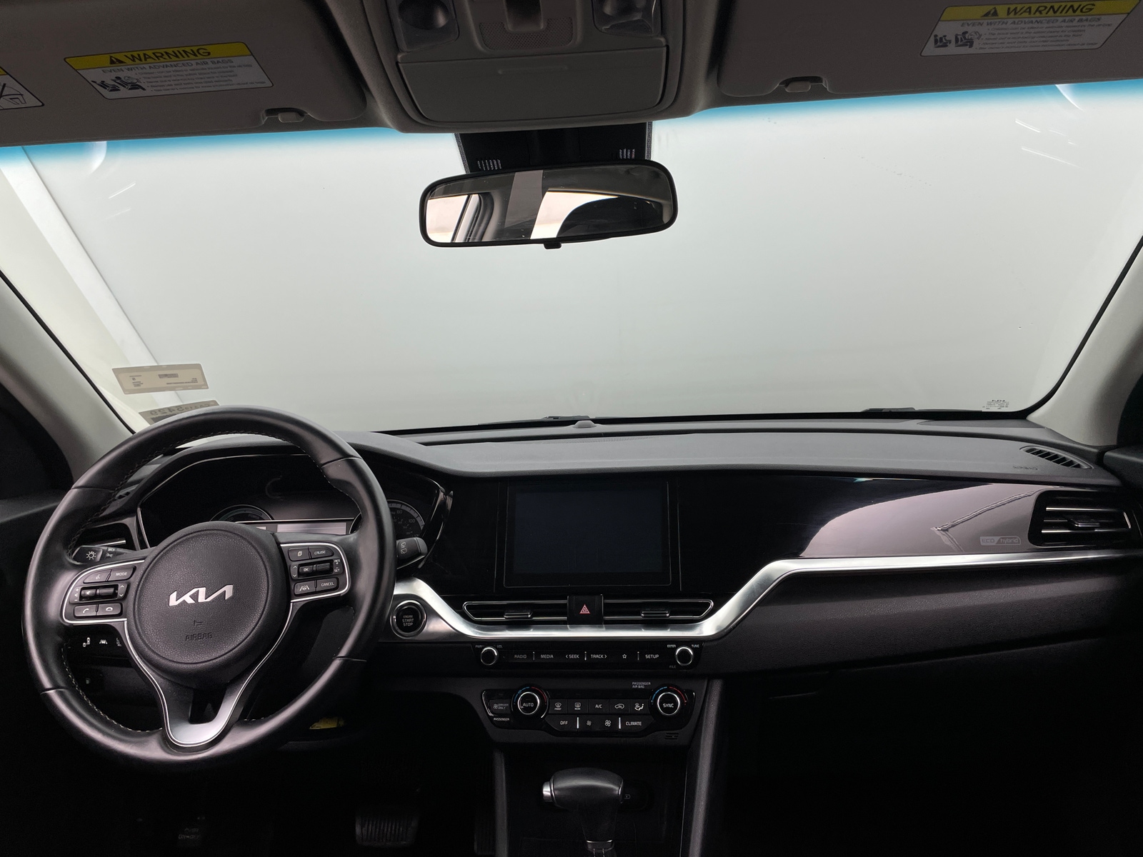 Thumbnail: 2022 Kia Niro - 3