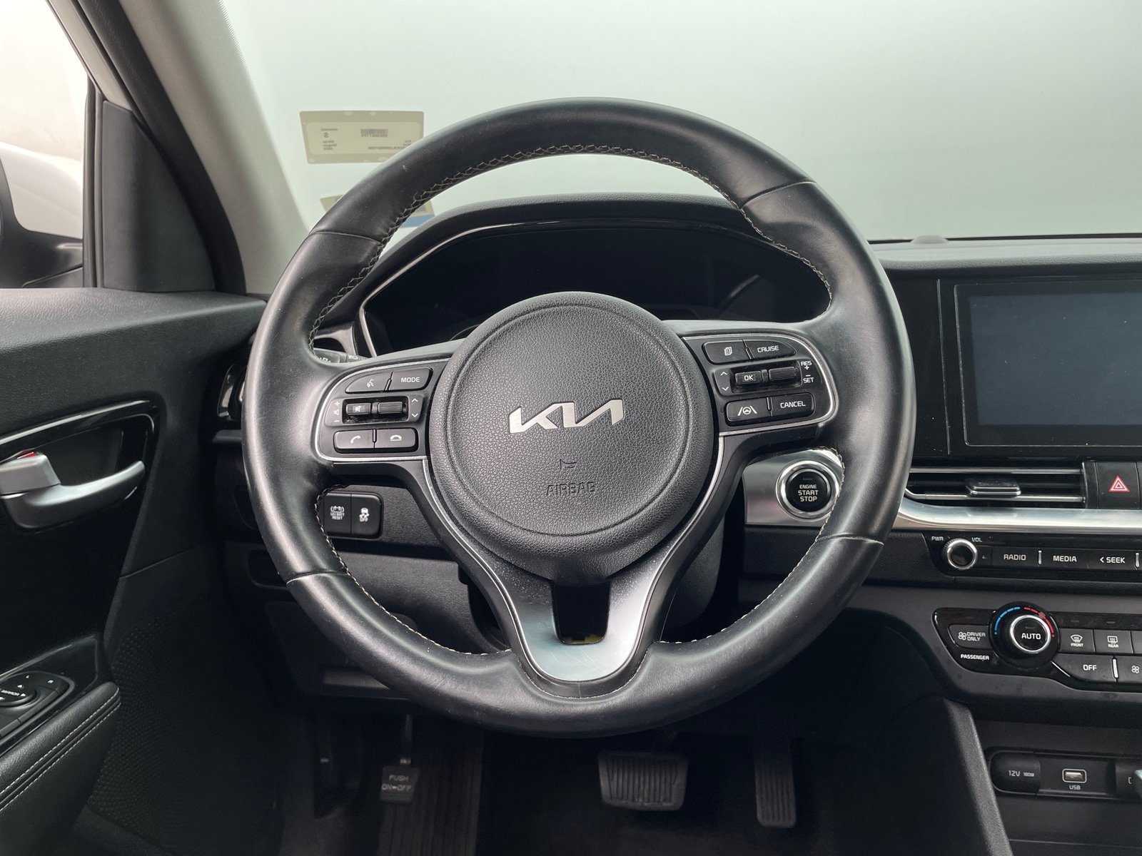 Thumbnail: 2022 Kia Niro - 5