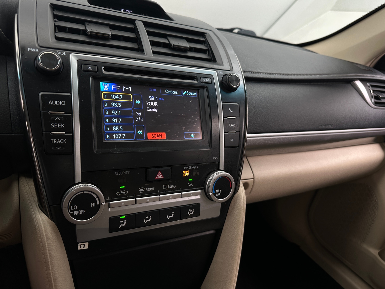 Thumbnail: 2014 Toyota Camry - 4