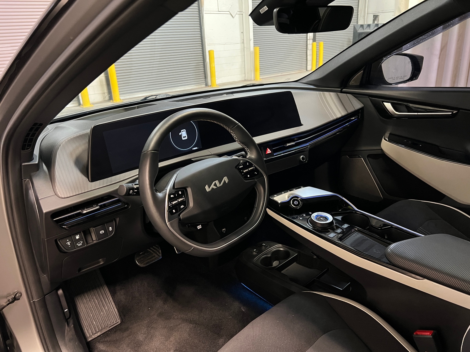 Thumbnail: 2023 Kia EV6 - 2
