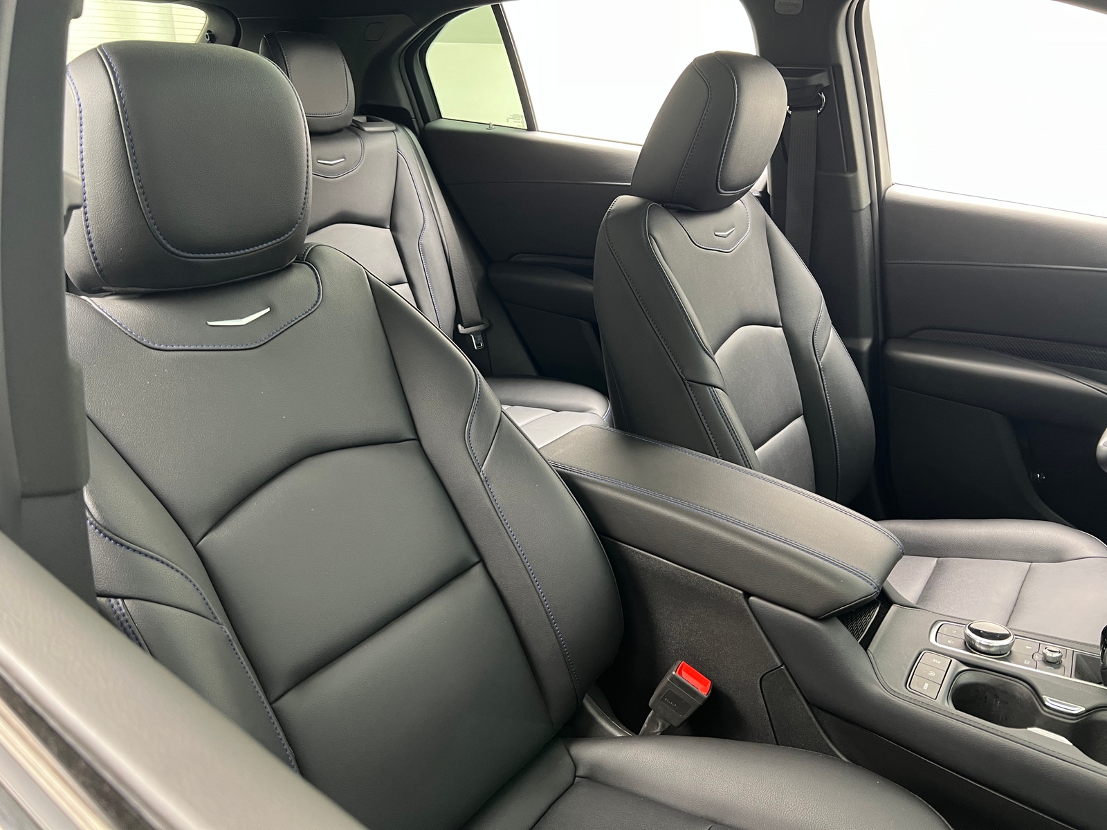 Thumbnail: 2025 Cadillac XT4 - 2