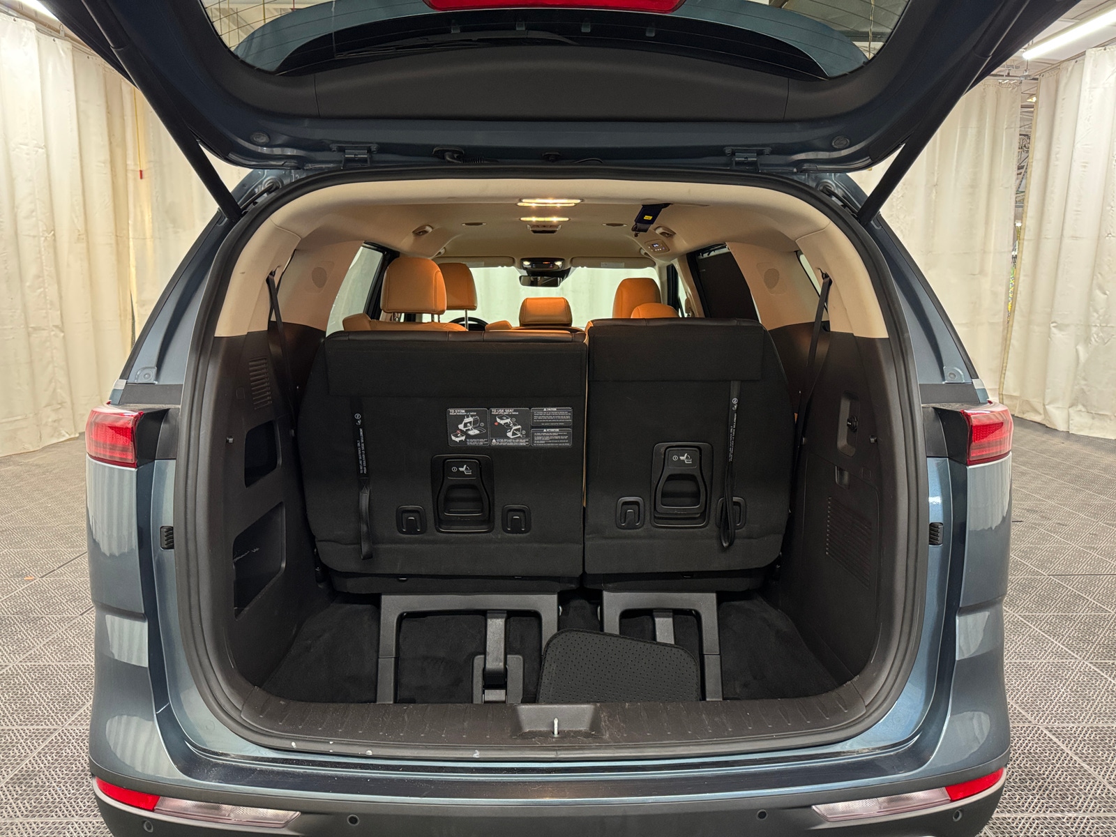 Thumbnail: 2023 Kia Carnival - 6