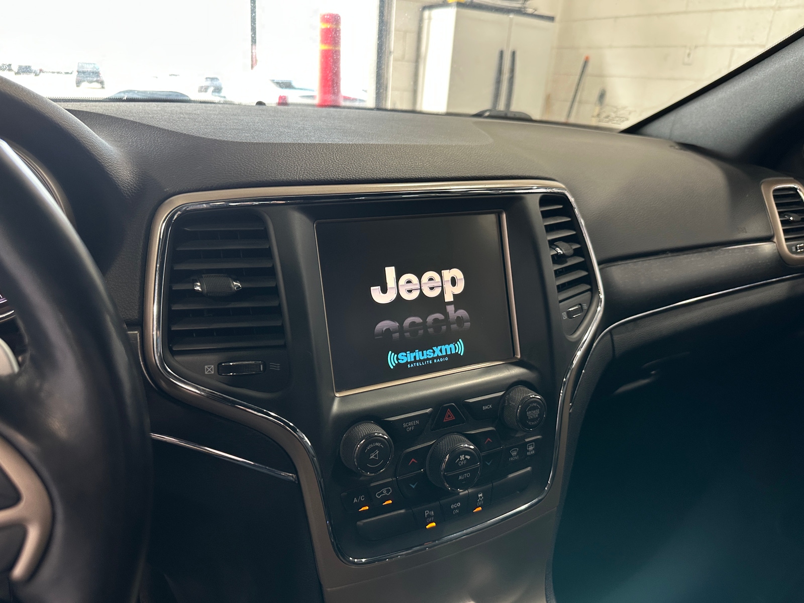 Thumbnail: 2015 Jeep Grand Cherokee - 3