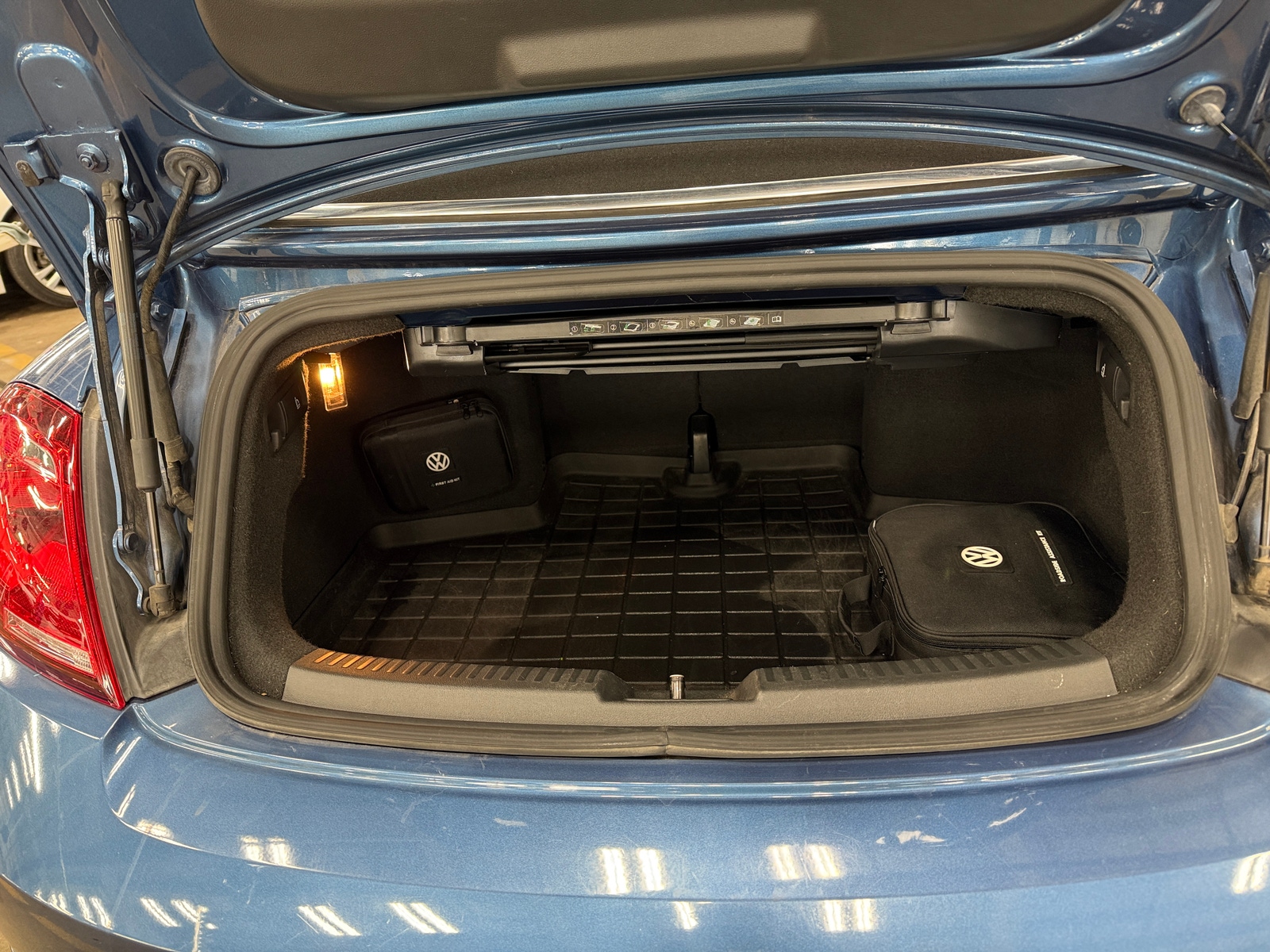 Thumbnail: 2017 Volkswagen Beetle - 7