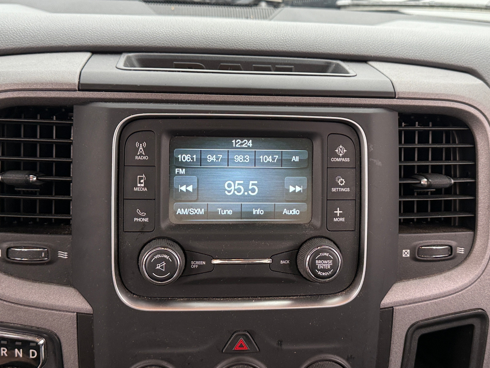 Thumbnail: 2019 RAM 1500 Classic - 4