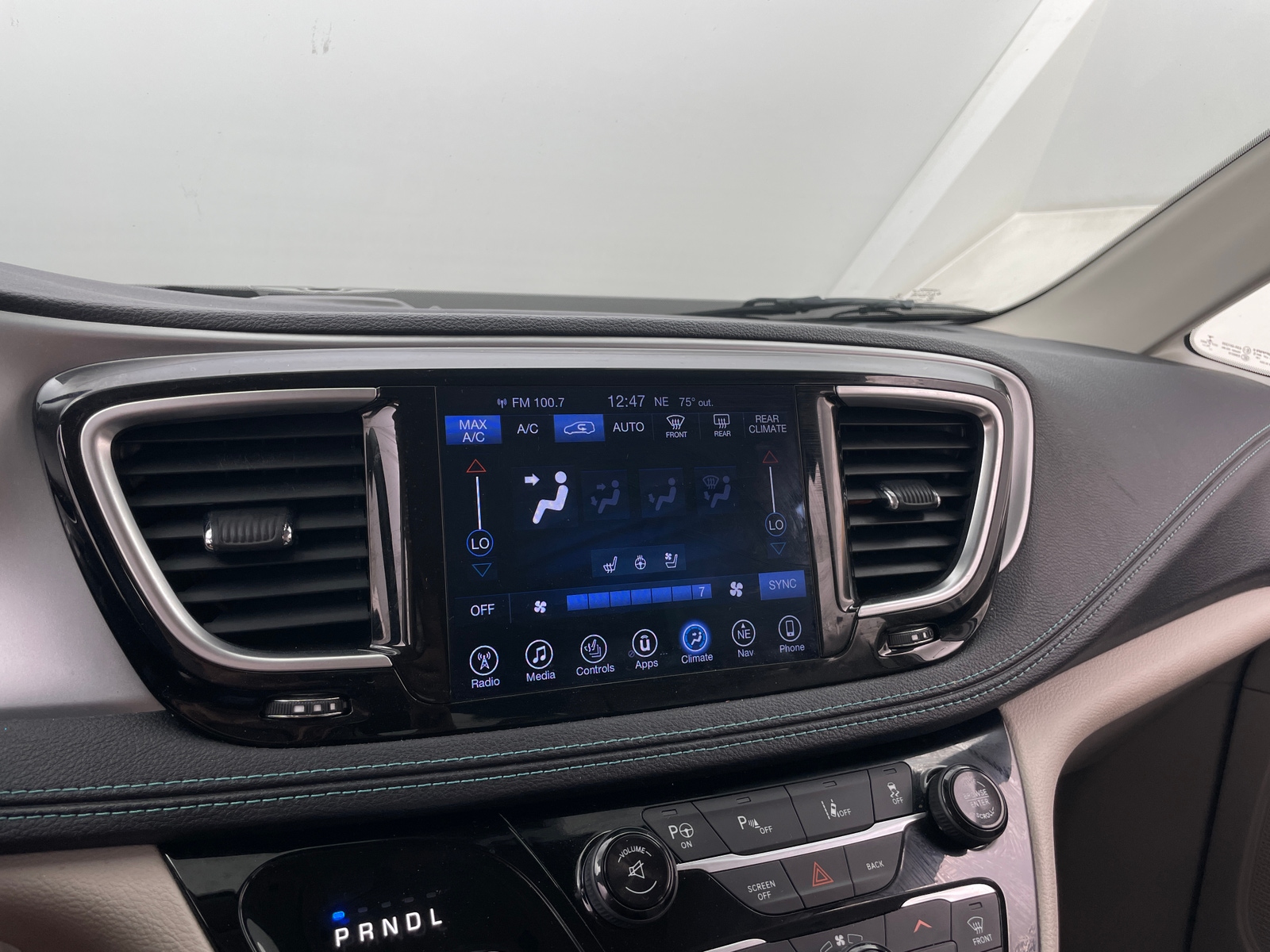 Thumbnail: 2017 Chrysler Pacifica - 3