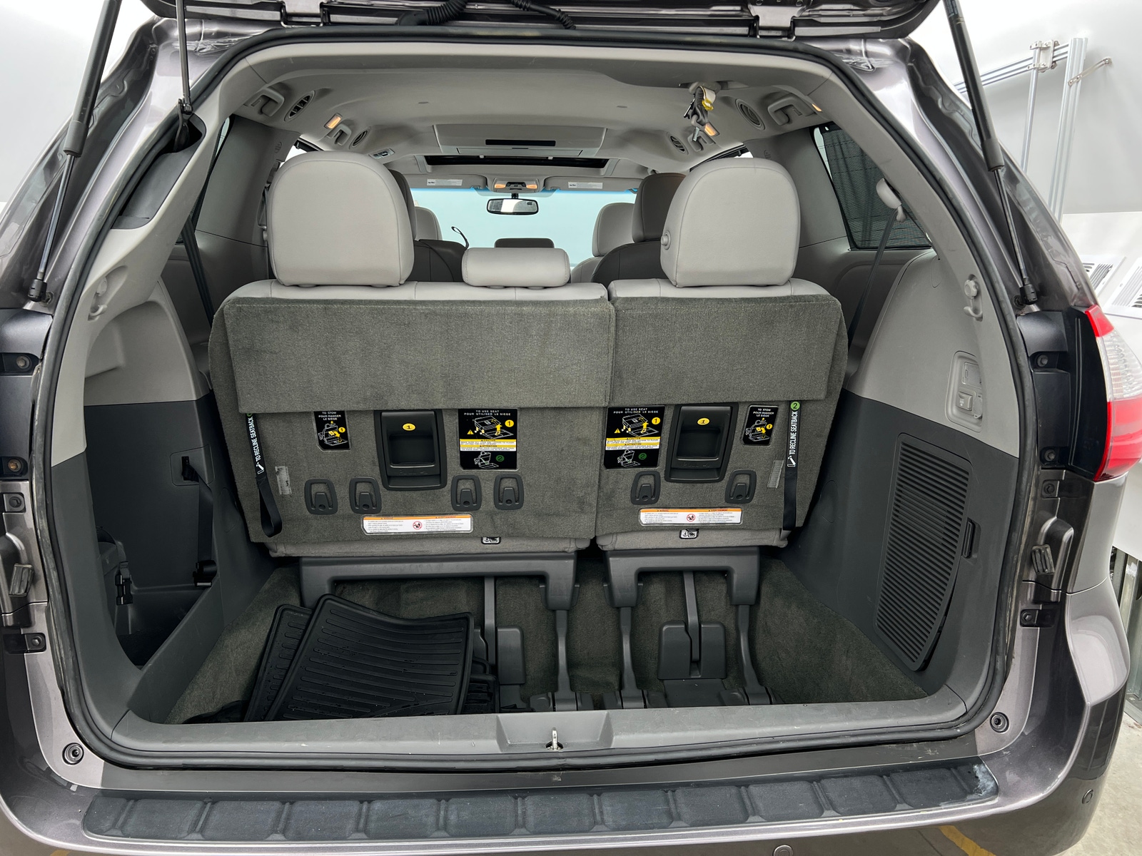 Thumbnail: 2017 Toyota Sienna - 6
