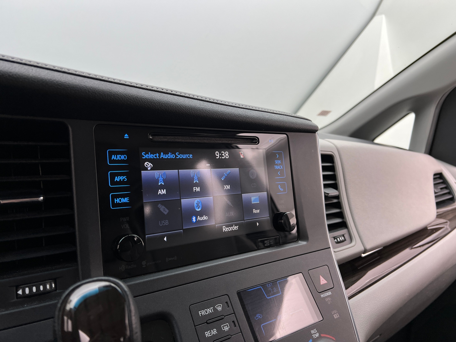 Thumbnail: 2017 Toyota Sienna - 3