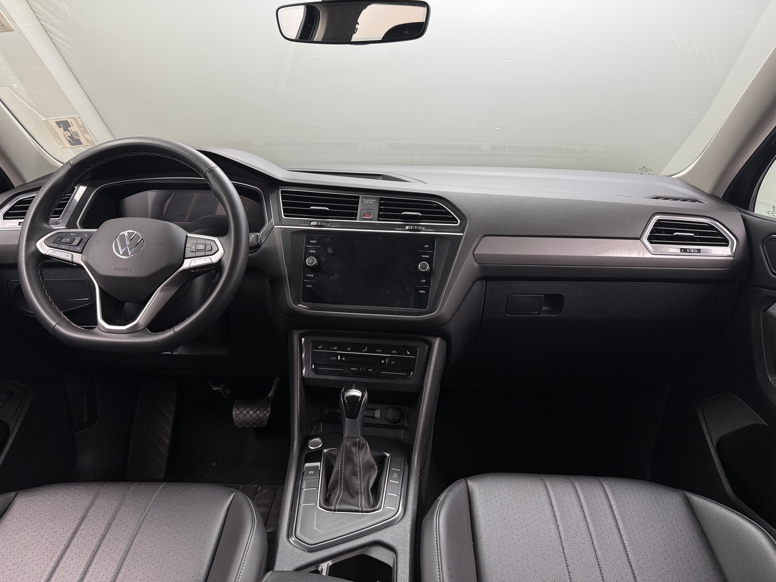 Thumbnail: 2024 Volkswagen Tiguan - 2