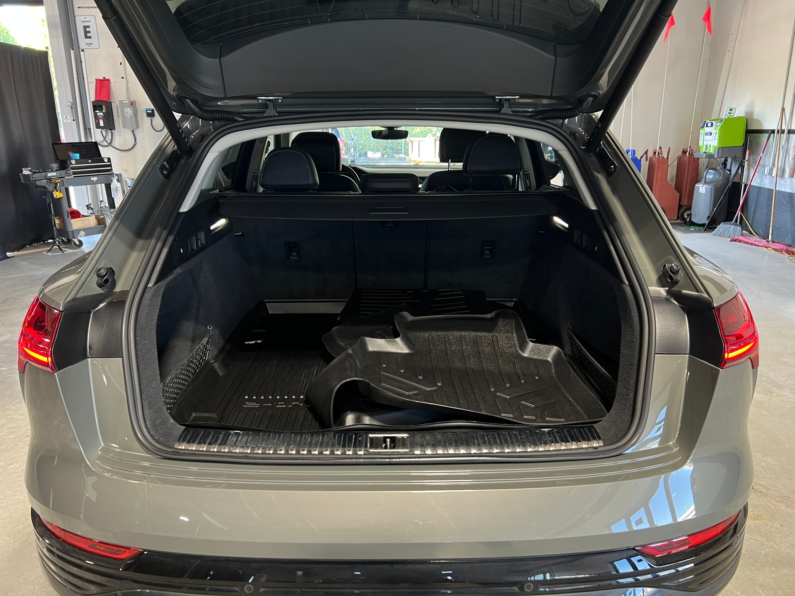 Thumbnail: 2024 Audi Q8 e-tron - 6