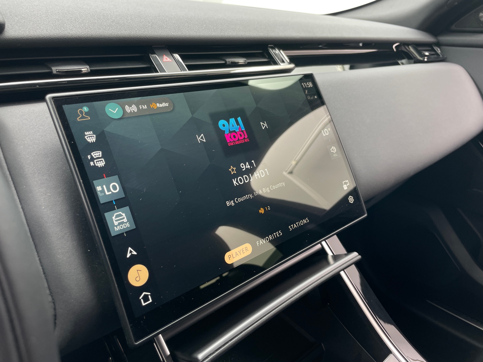 Thumbnail: 2024 Land Rover Range Rover Velar - 4