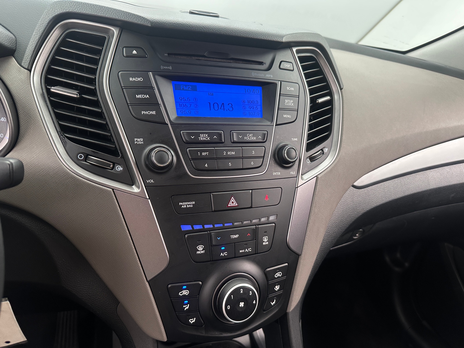 Thumbnail: 2016 Hyundai Santa Fe - 4