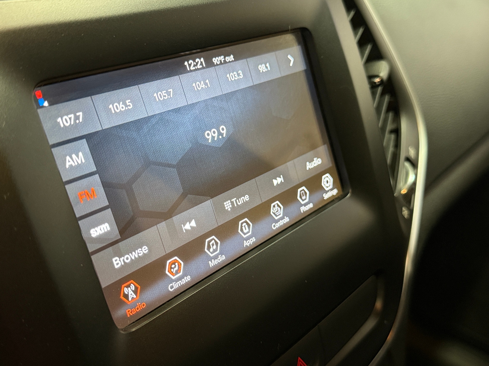 Thumbnail: 2019 Jeep Cherokee - 3
