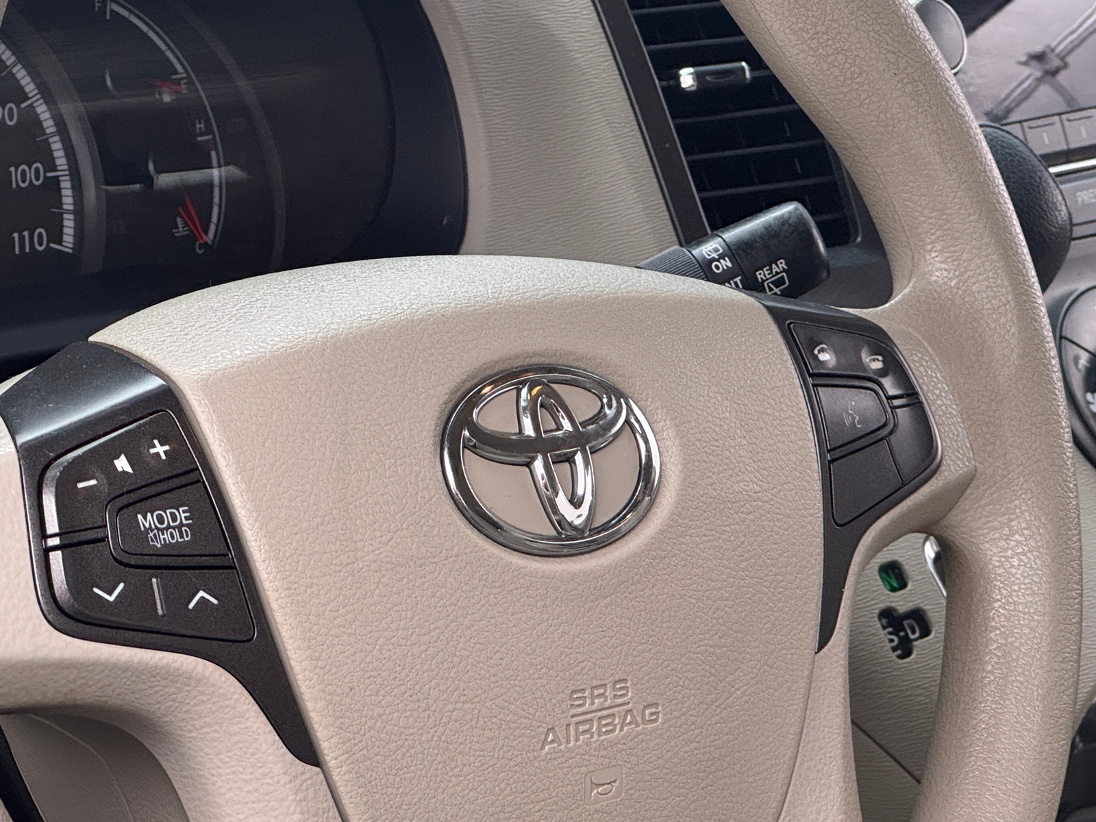 Thumbnail: 2014 Toyota Sienna - 5