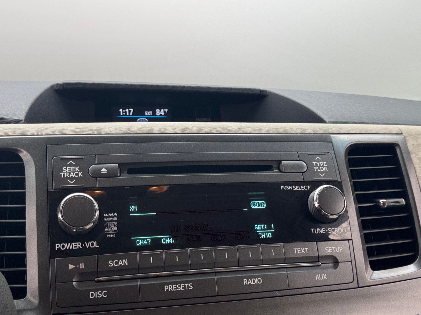 Thumbnail: 2014 Toyota Sienna - 4