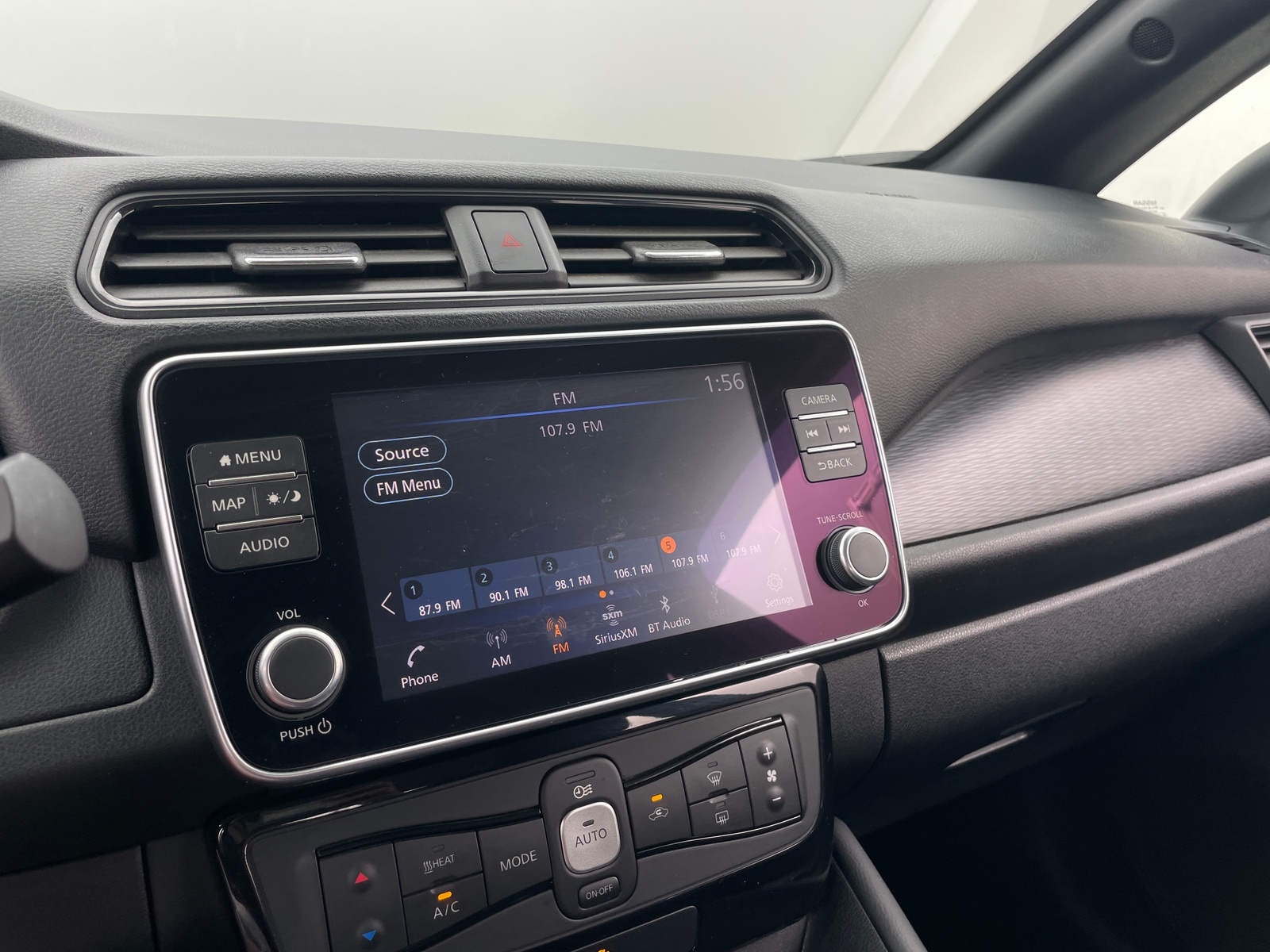 Thumbnail: 2023 Nissan Leaf - 4