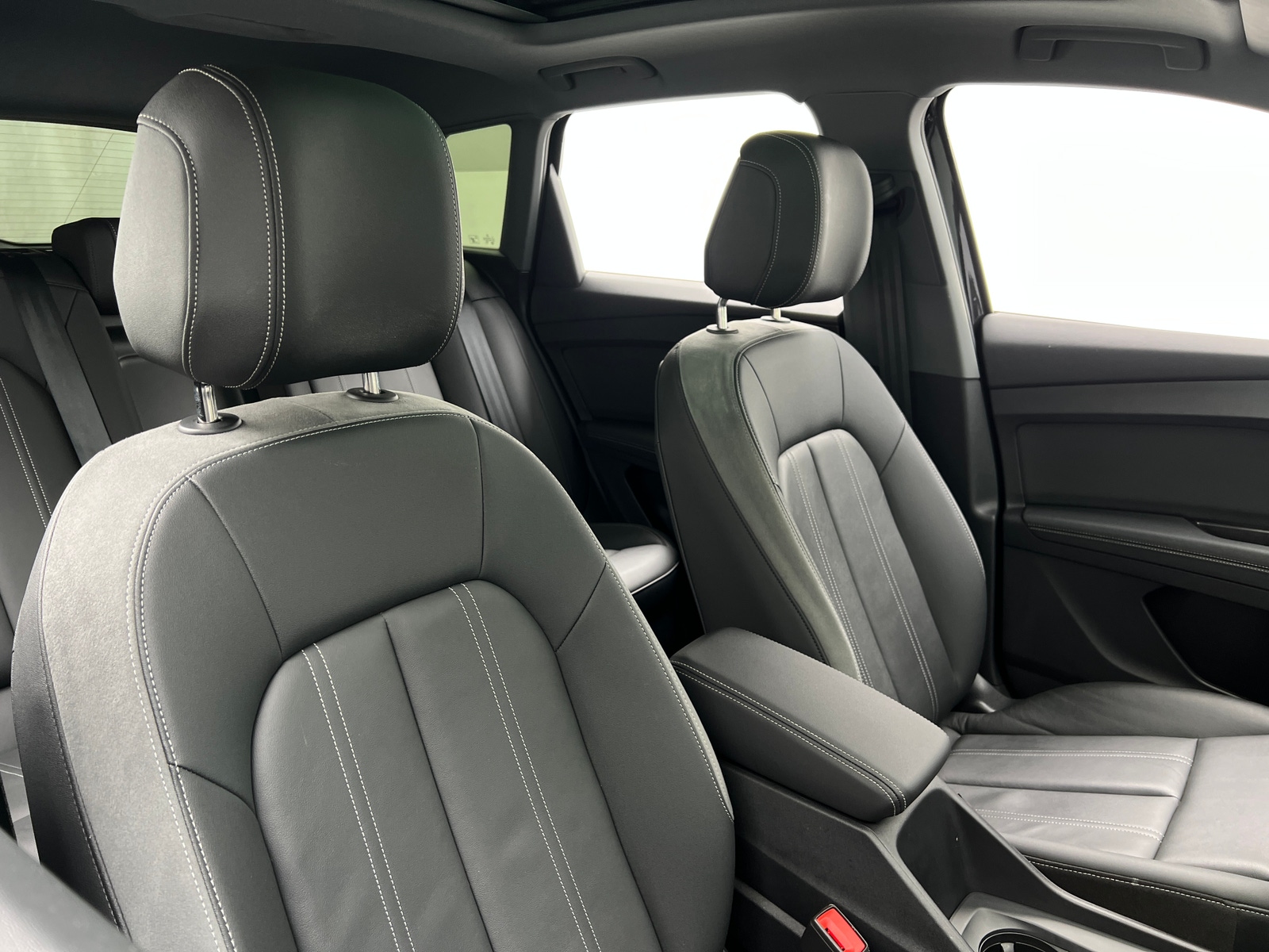 Thumbnail: 2024 Audi Q4 e-tron - 2
