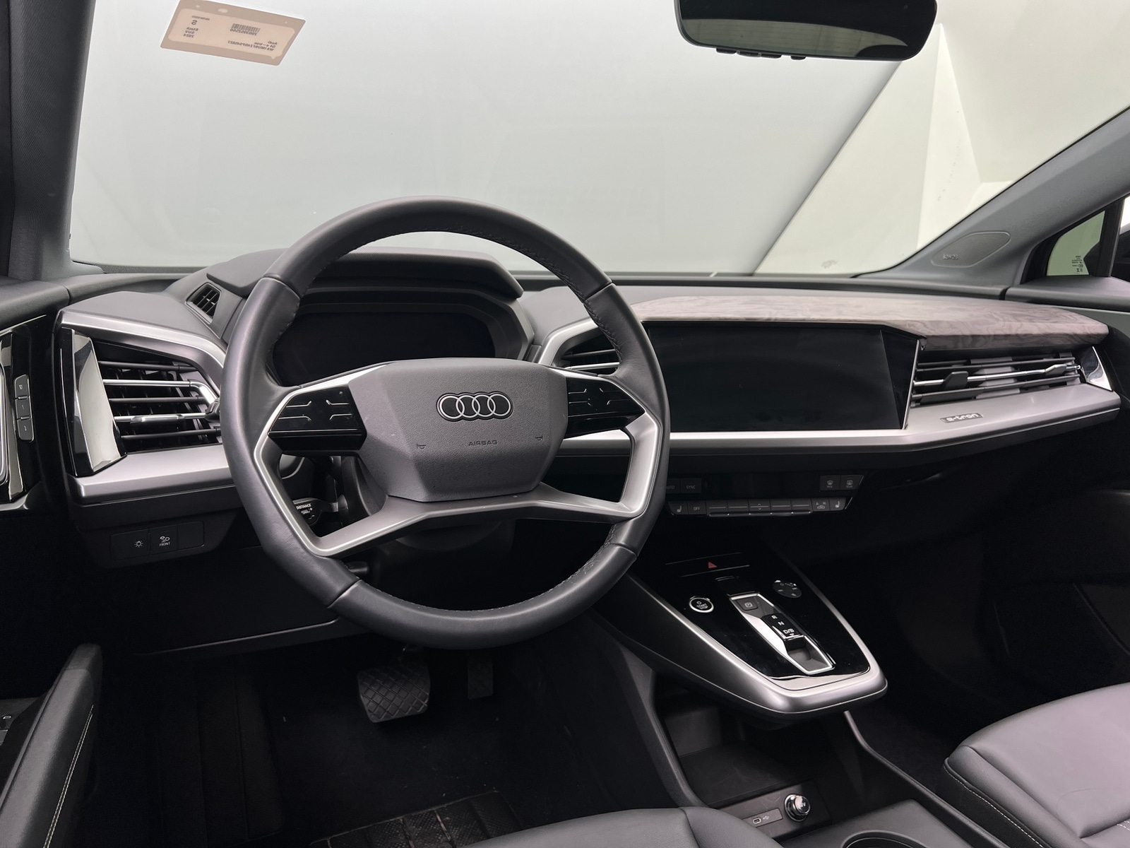 Thumbnail: 2024 Audi Q4 e-tron - 3