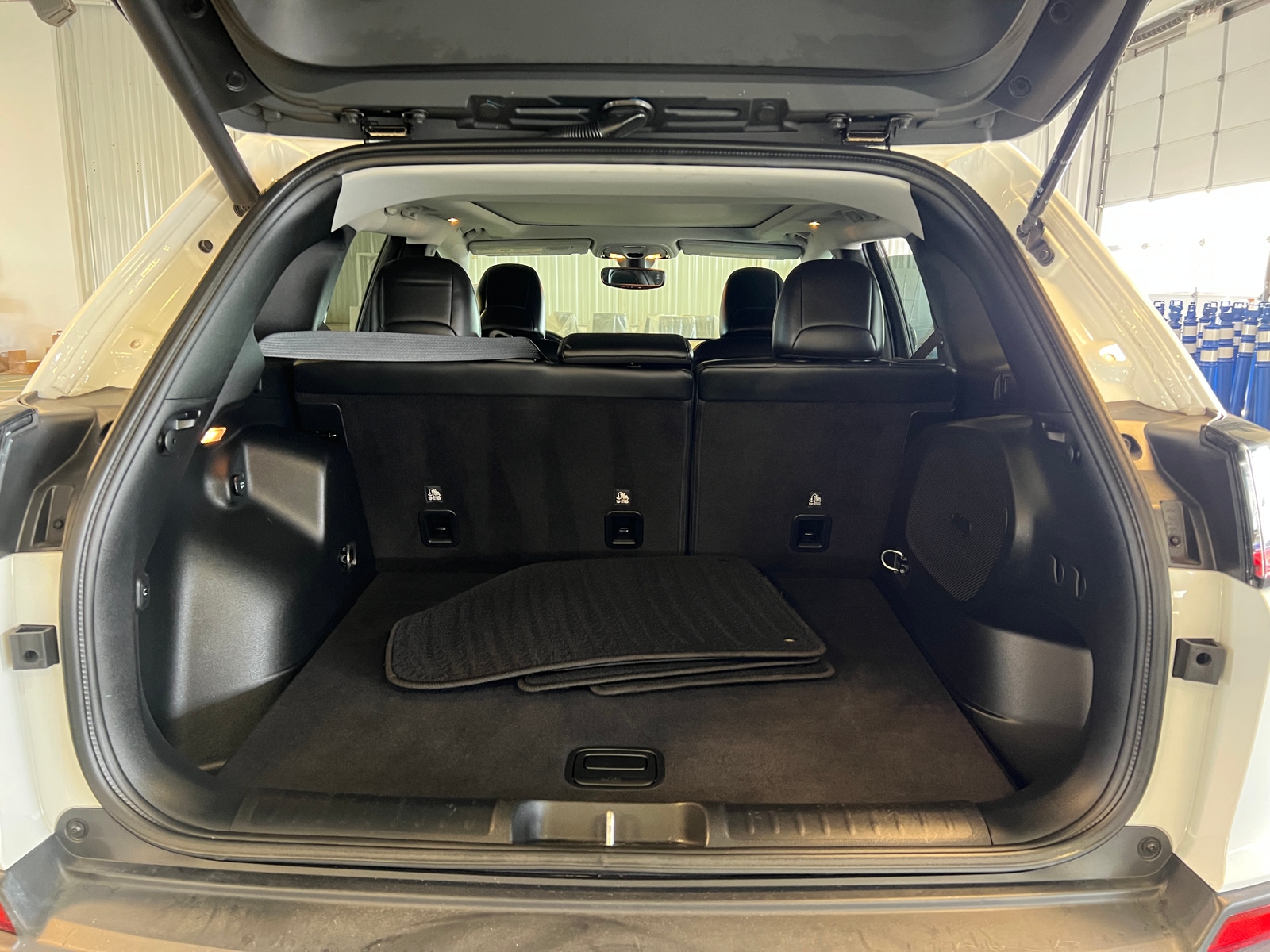 Thumbnail: 2019 Jeep Cherokee - 6