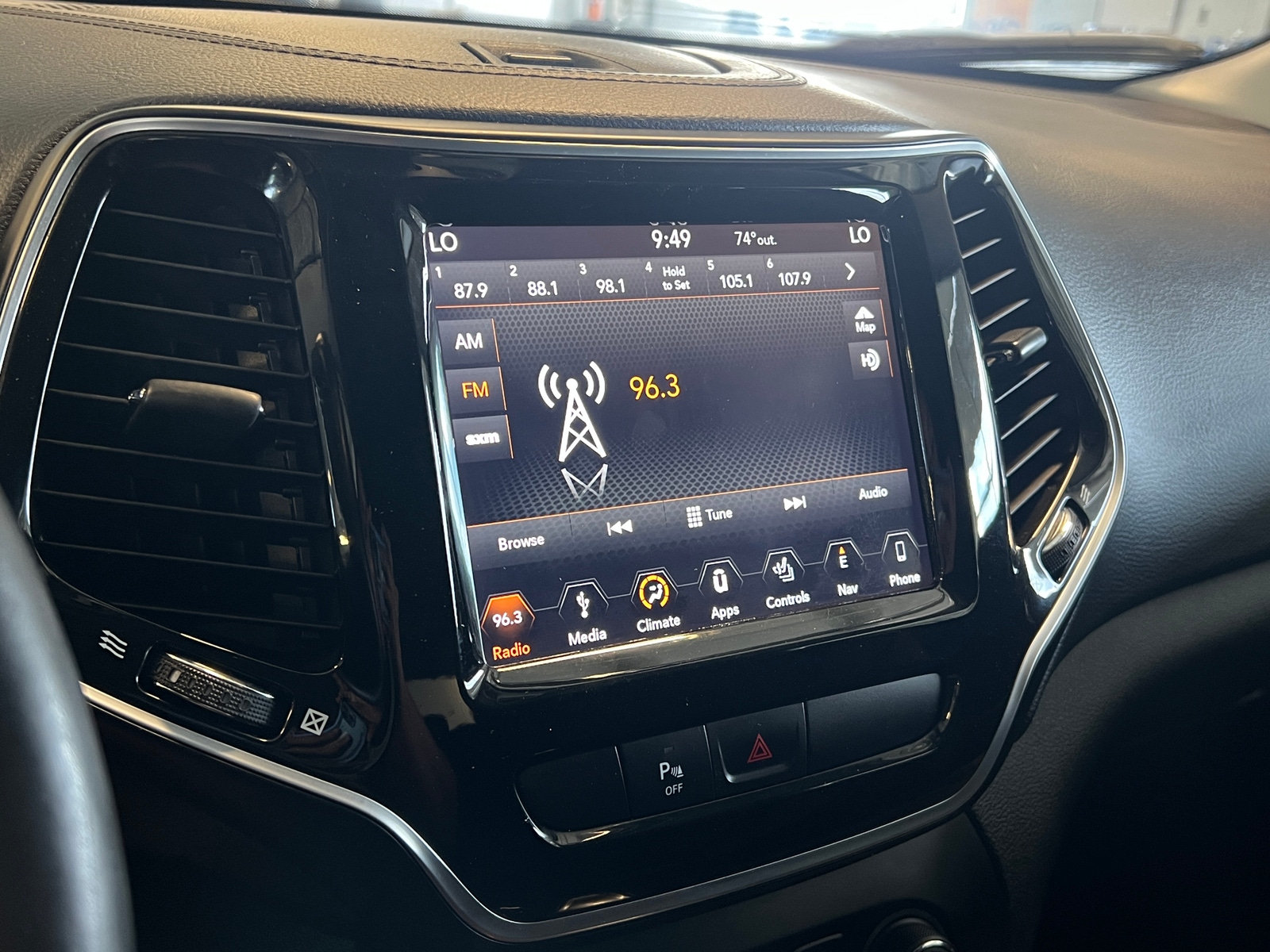 Thumbnail: 2019 Jeep Cherokee - 3